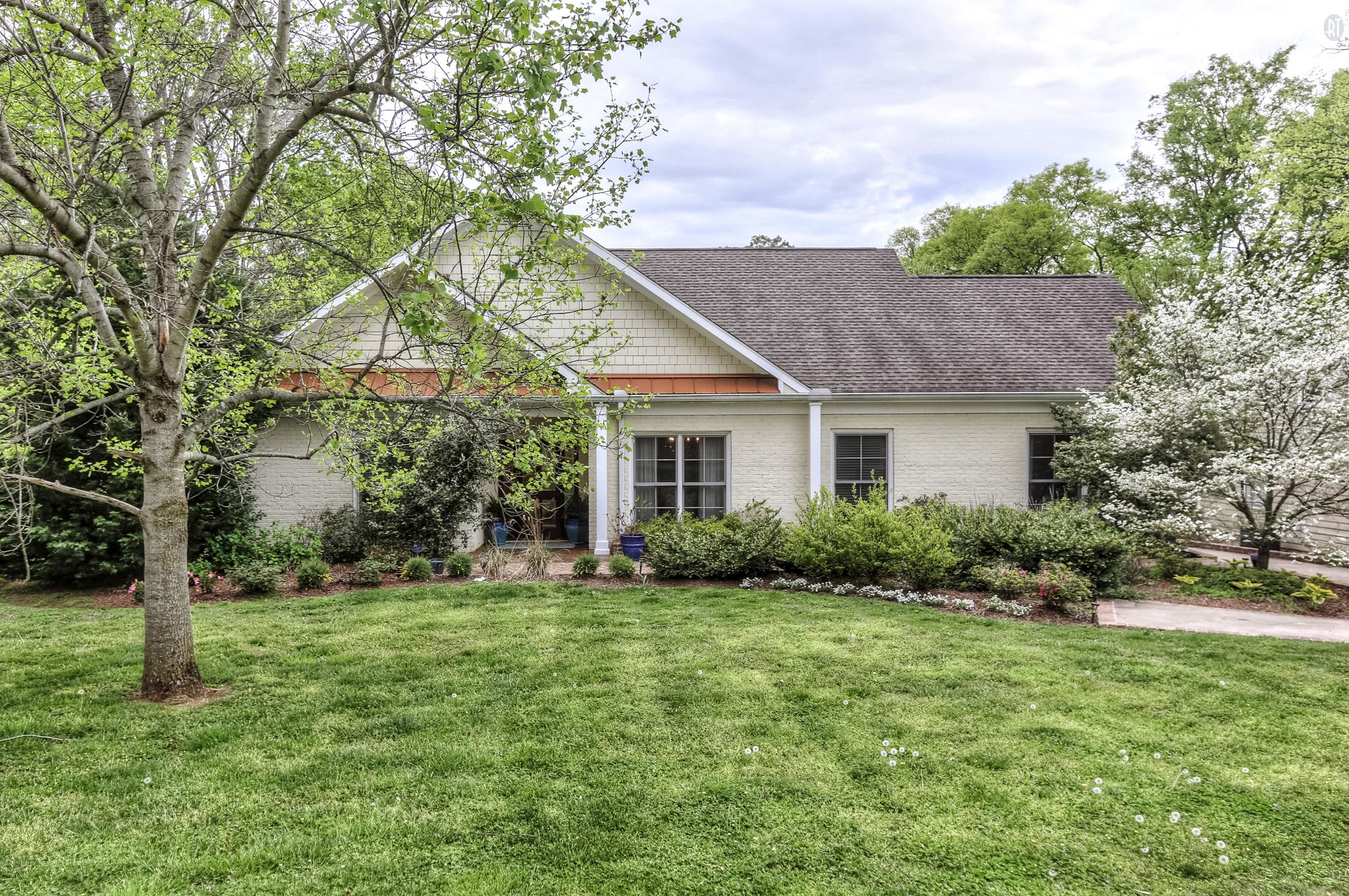 947 Glendale Ln