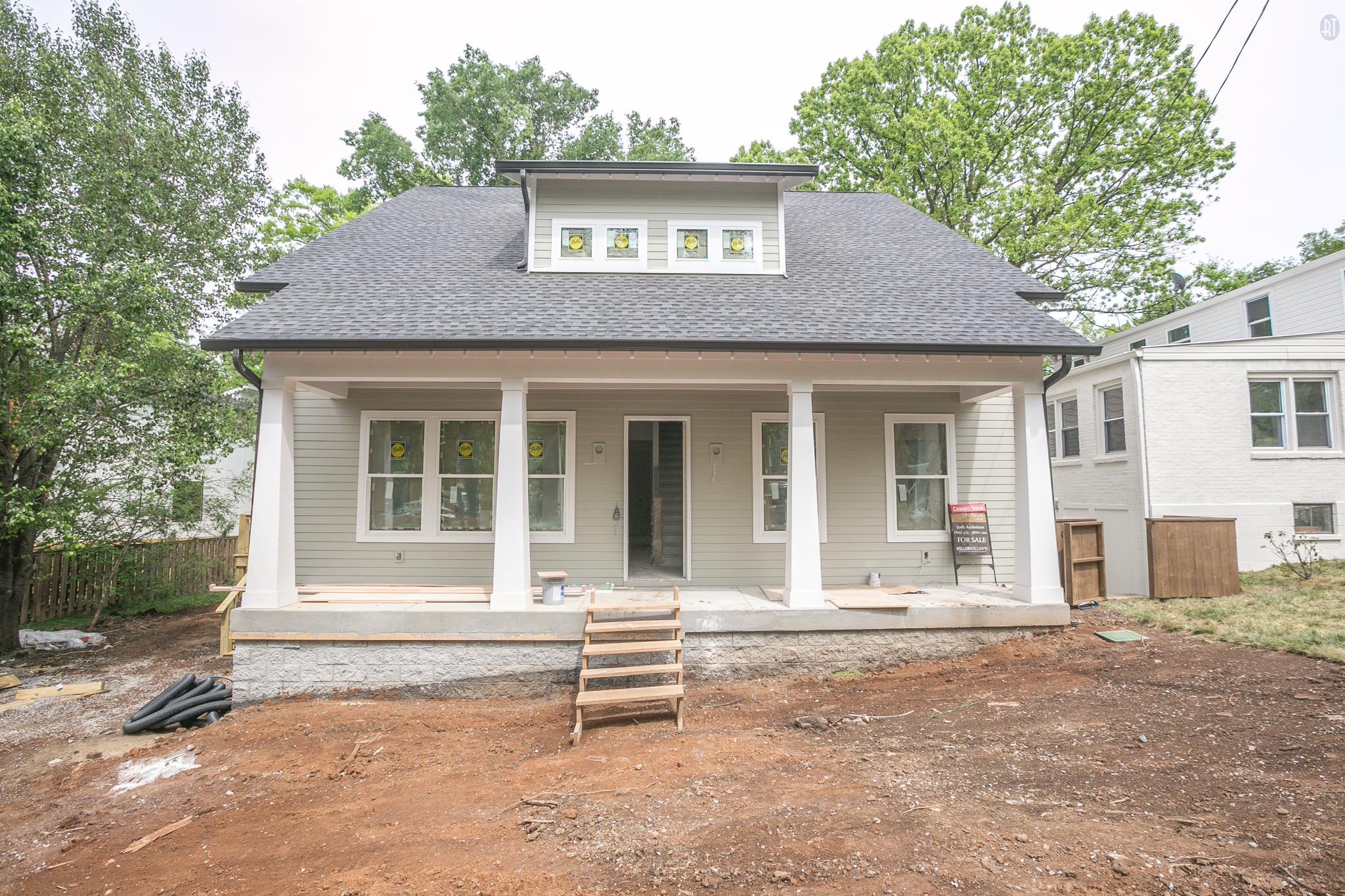 2828 Vaulx Ln