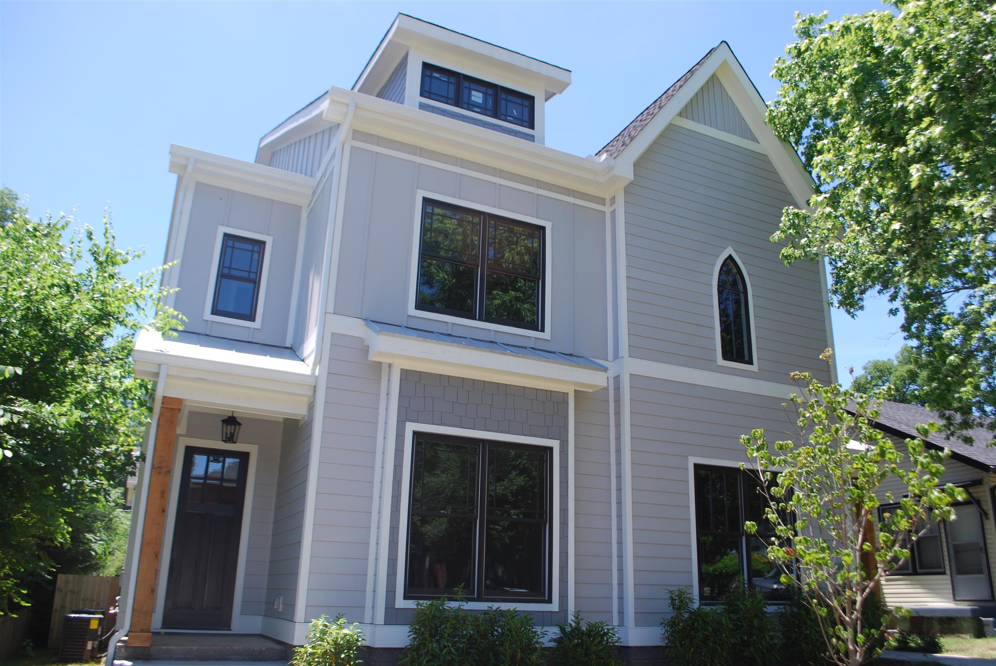 1011A Montrose Ave.