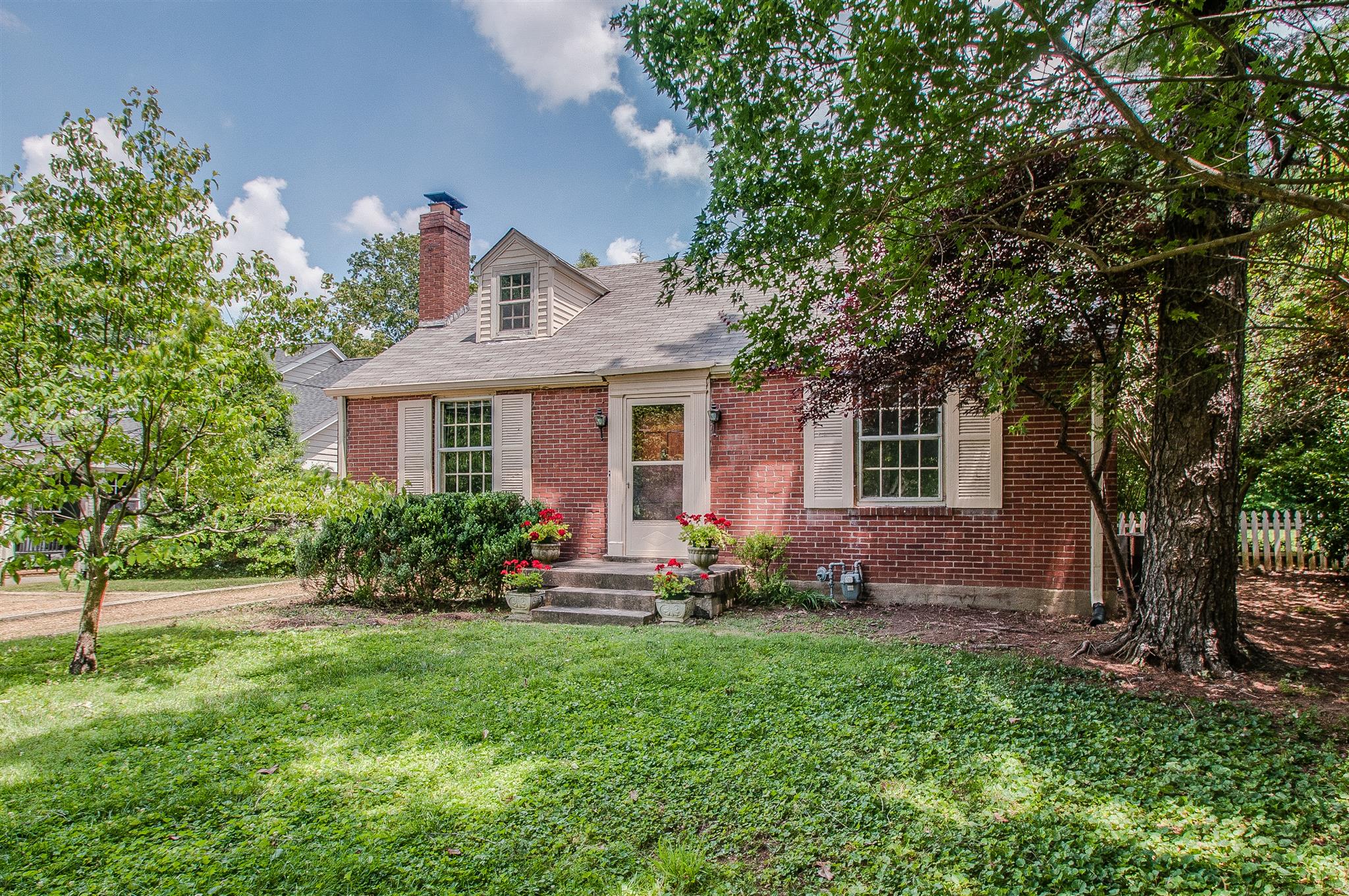 110 Windsor Dr