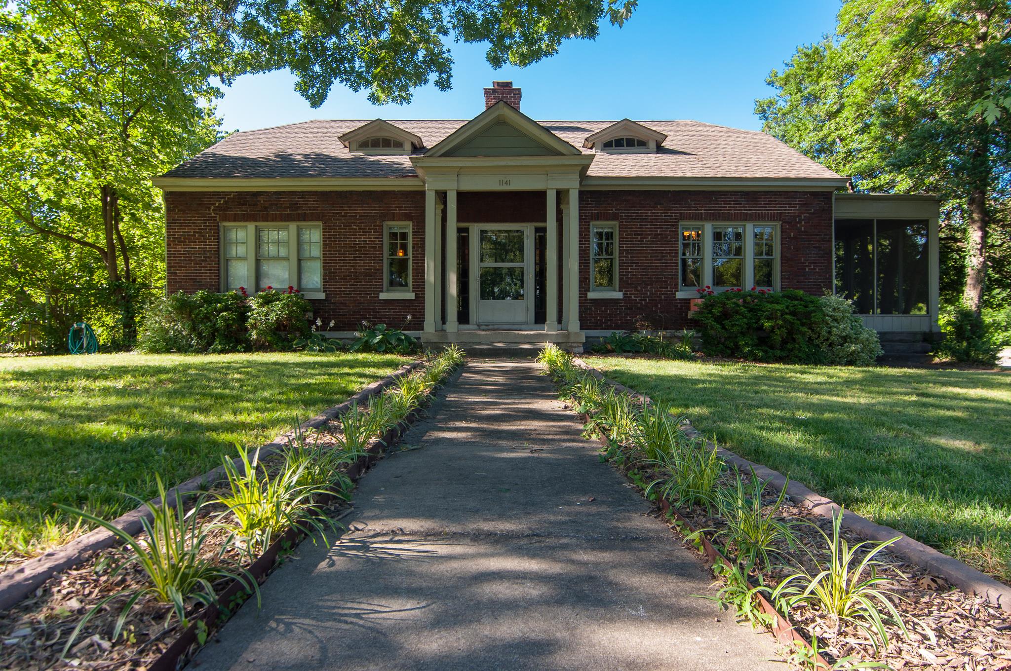 1141 Greenfield Ave
