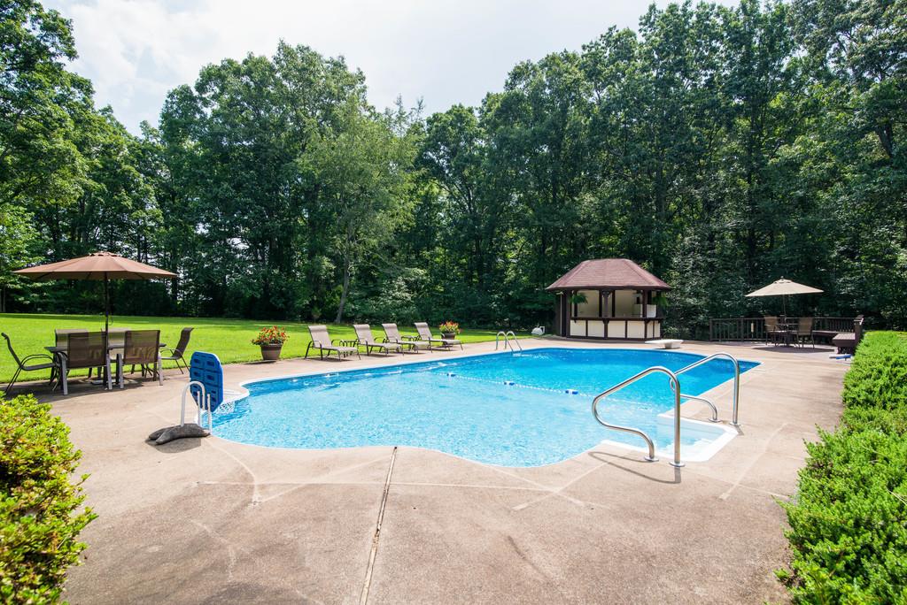 107 DOGWOOD COURT