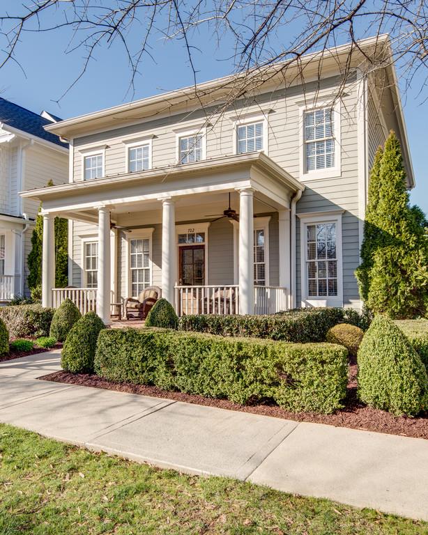 702 ABBOTT PLACE
