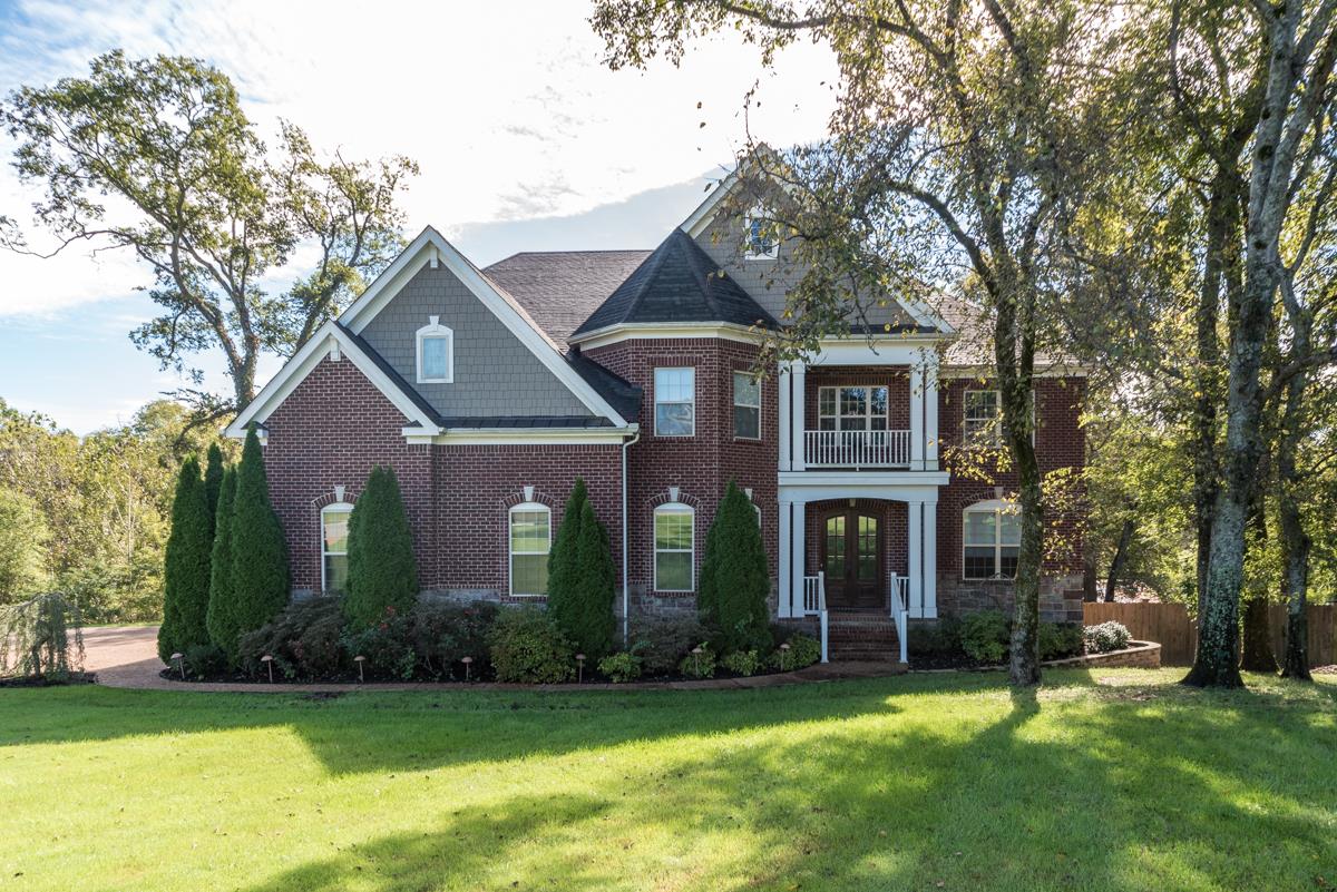 685 Harrogate Dr