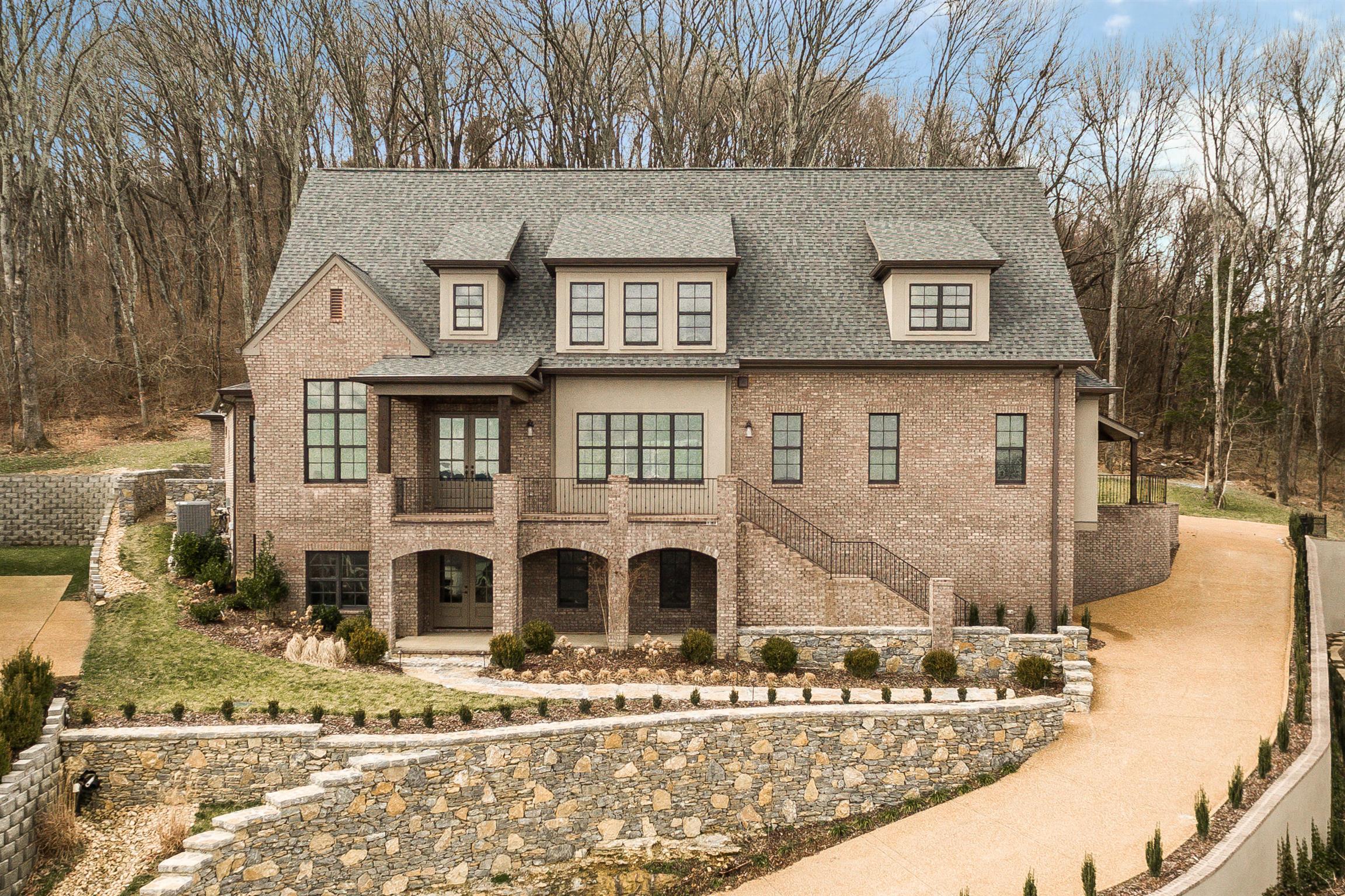 321 Holcombe Ln