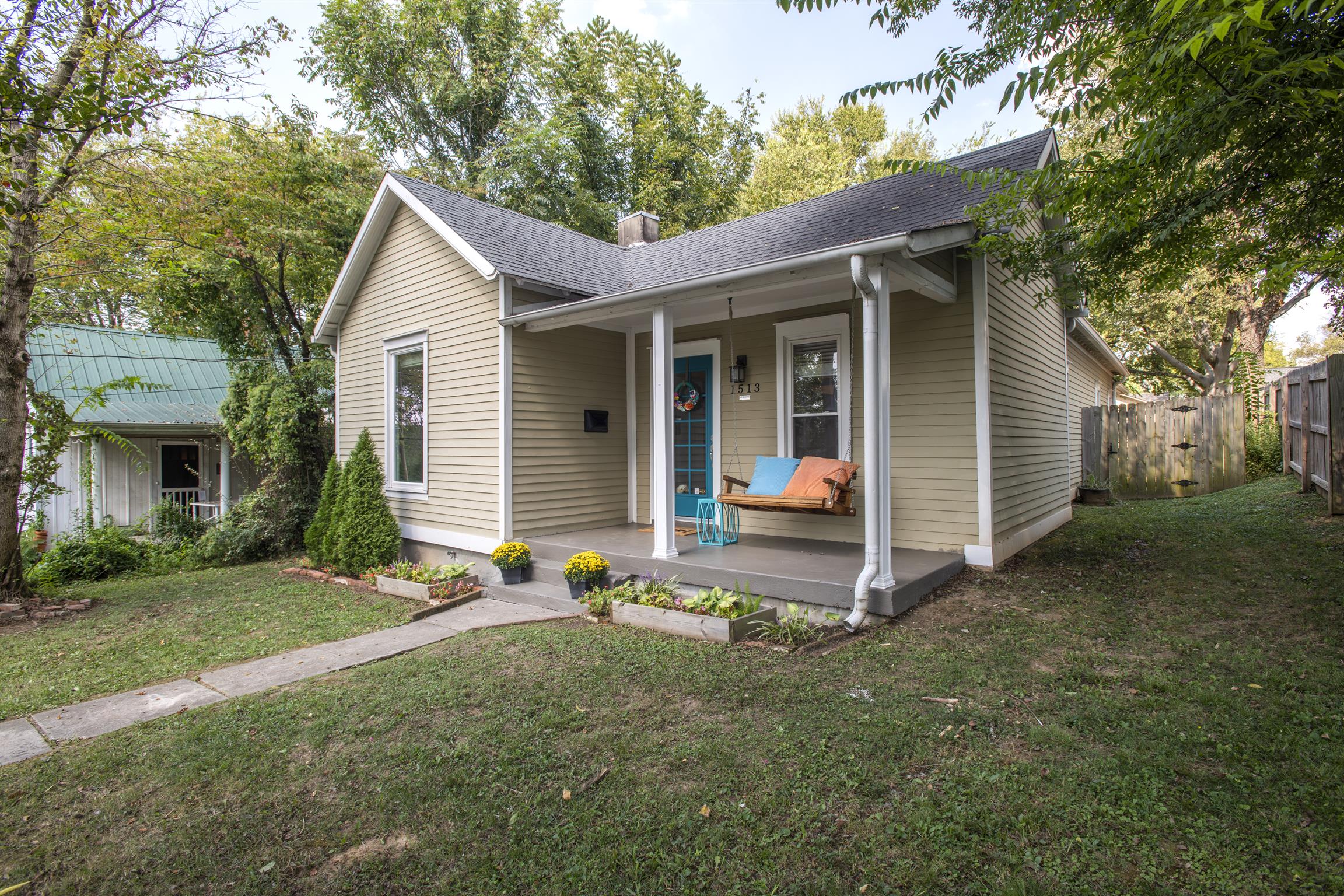 1513 Long Ave