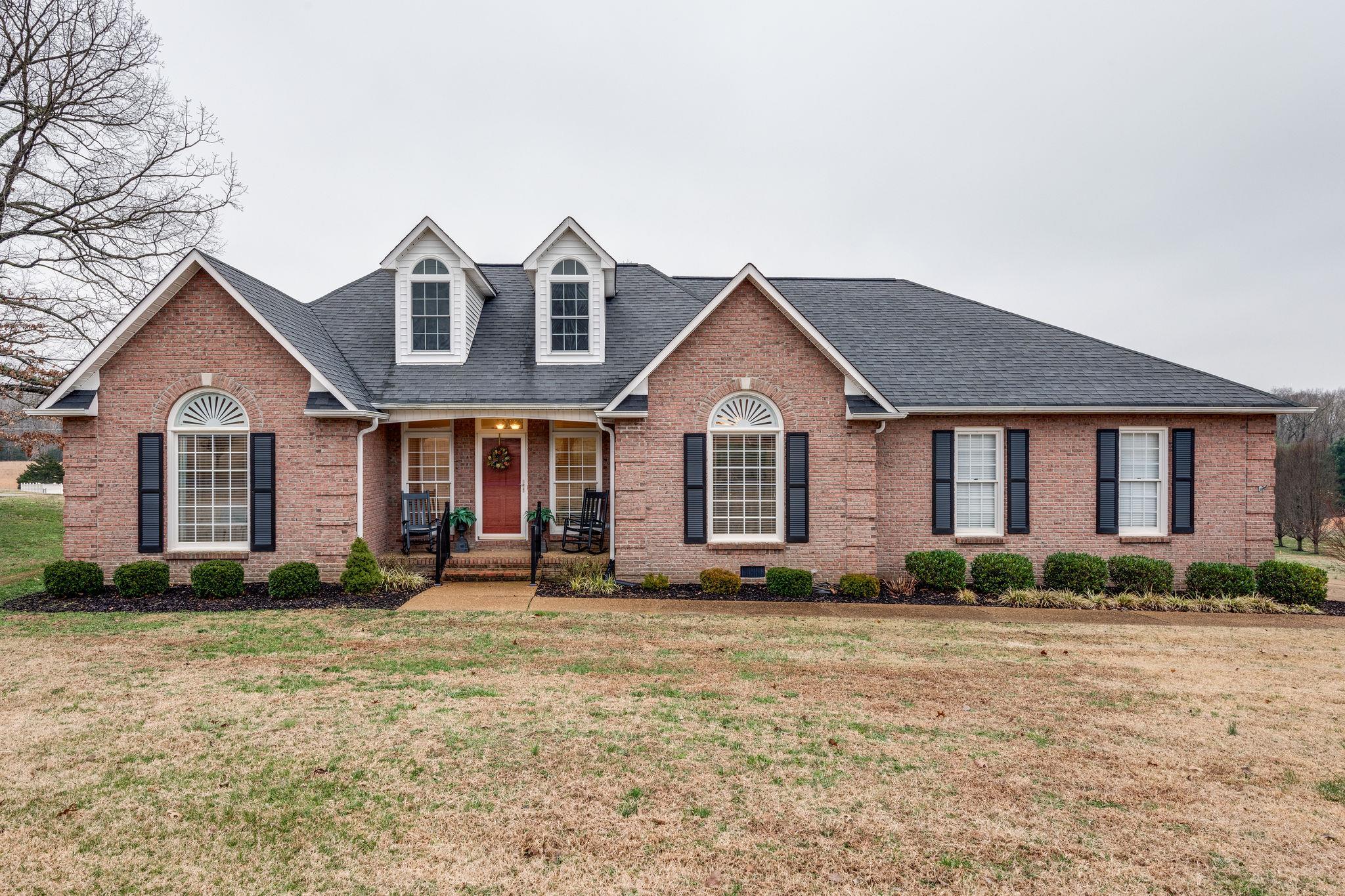 1004 Meadowood Ln
