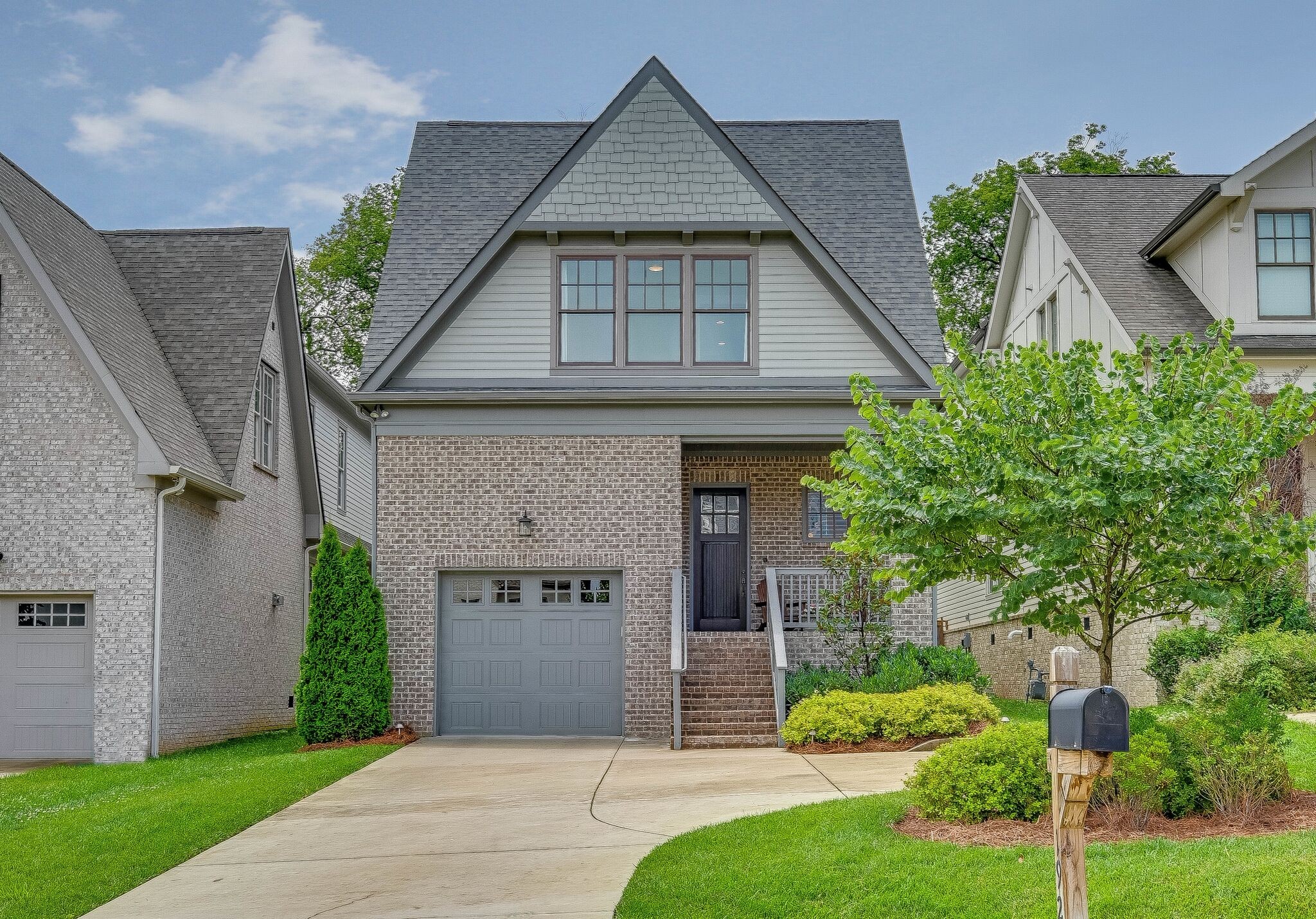 1923 Kimbark Dr