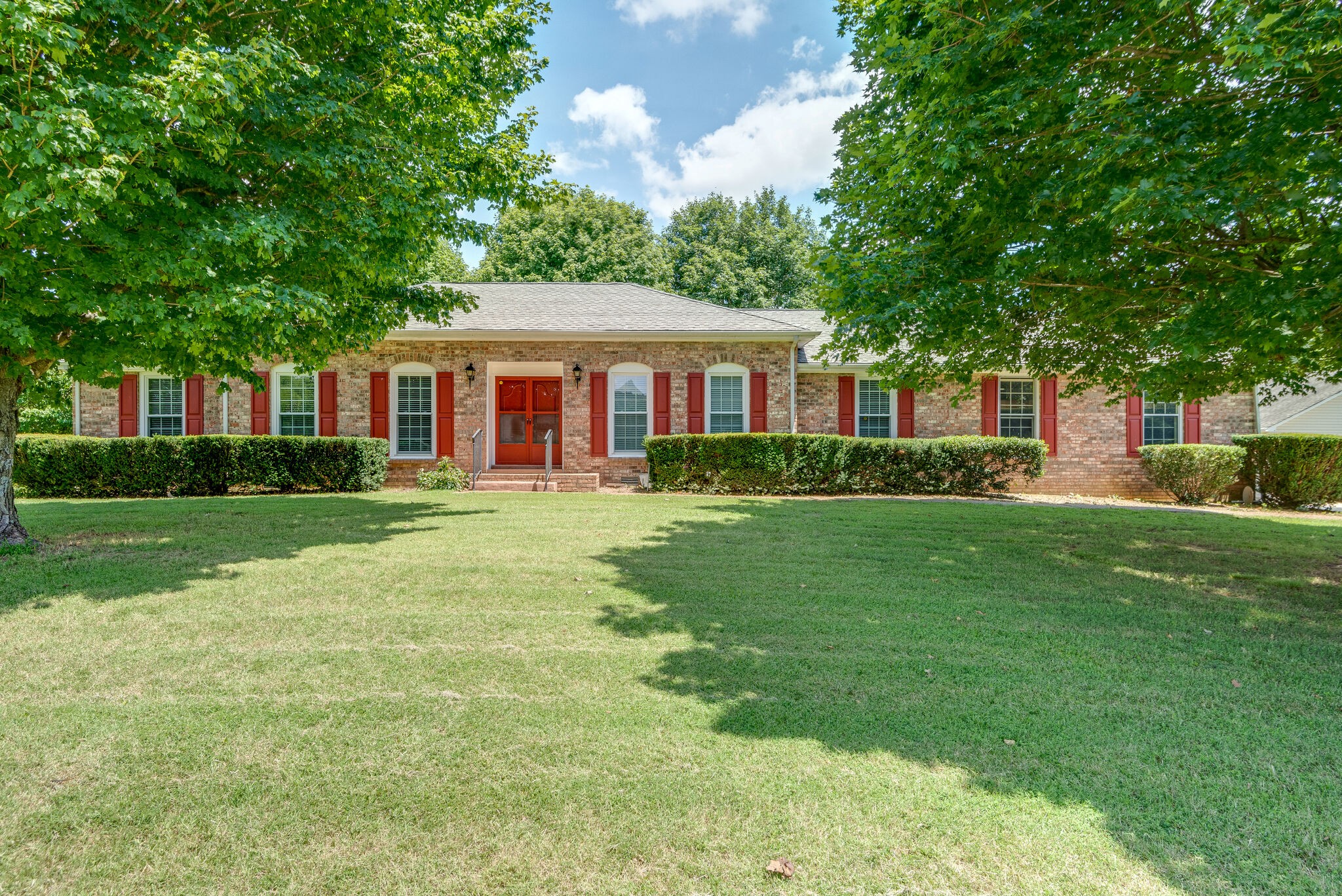 305 Hickory Ln