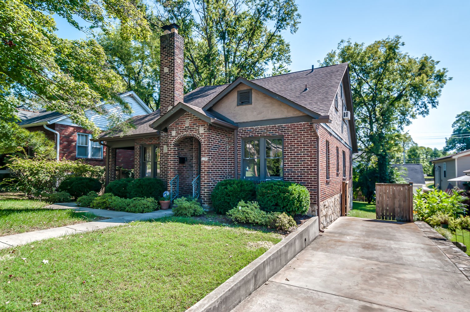 1105 Paris Ave