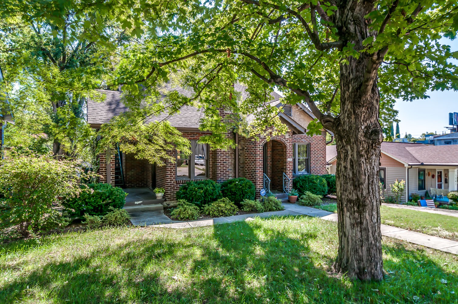 1105 Paris Ave