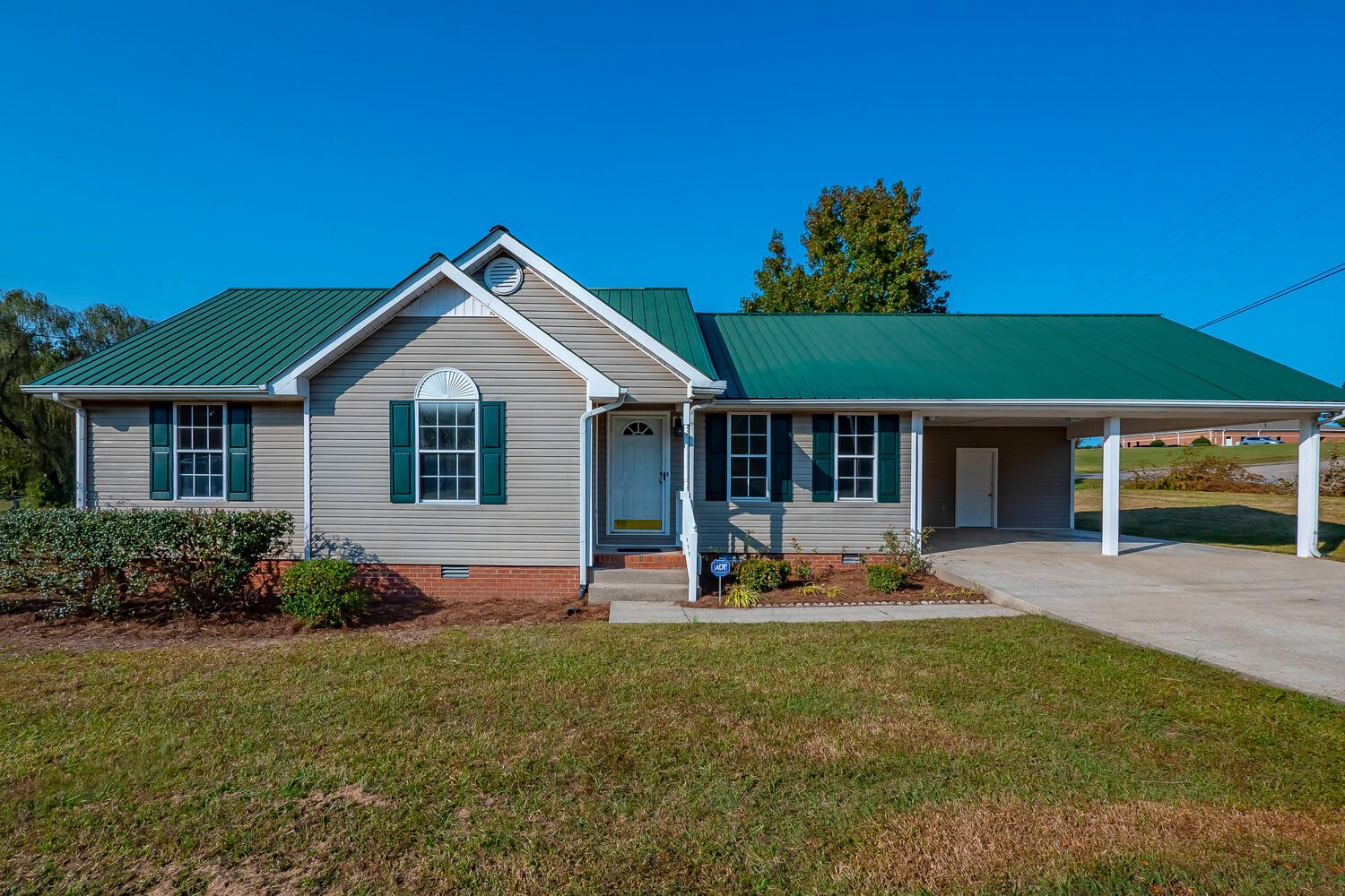 100 RED OAK CIRCLE
