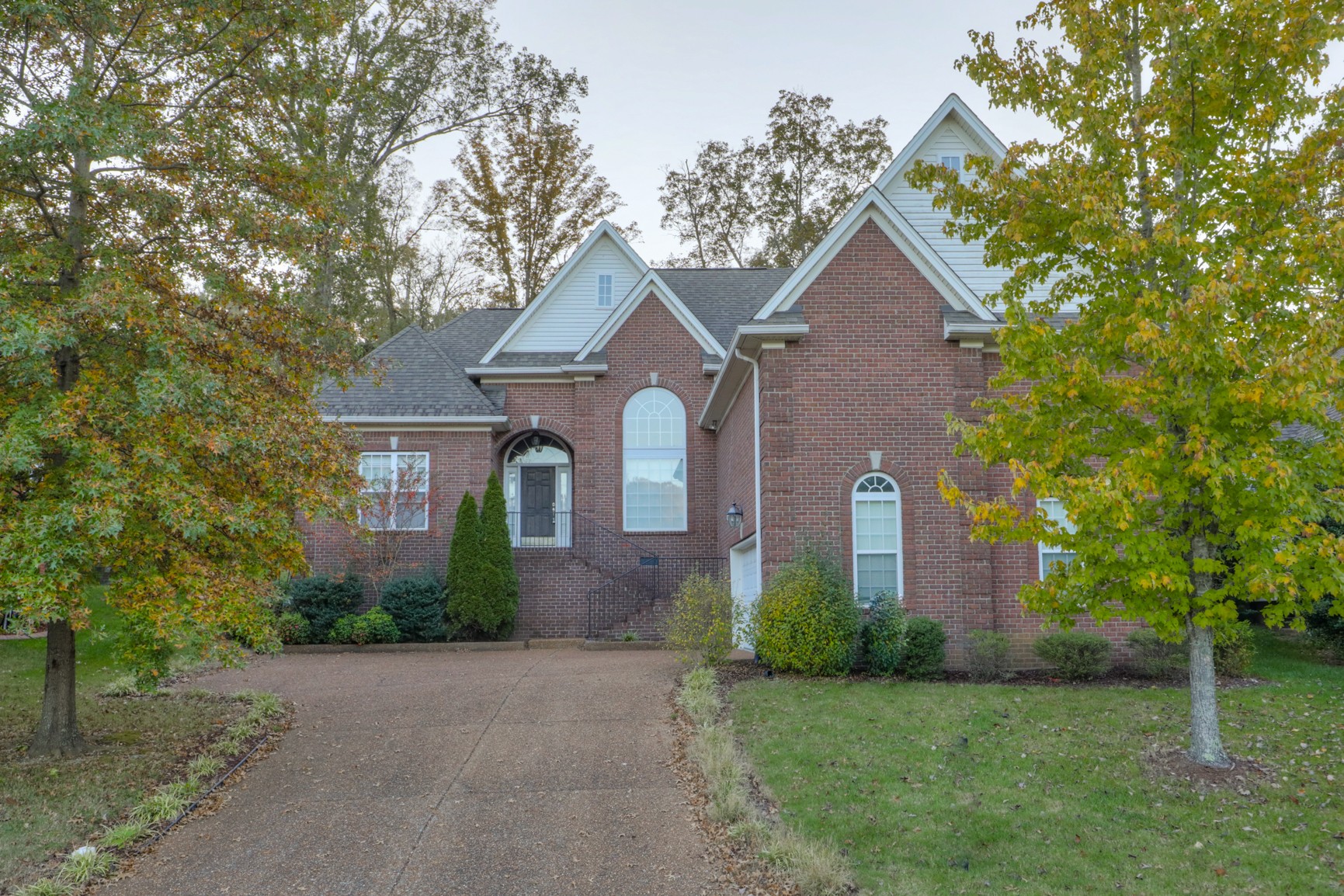 2077 Sherbrooke Ln