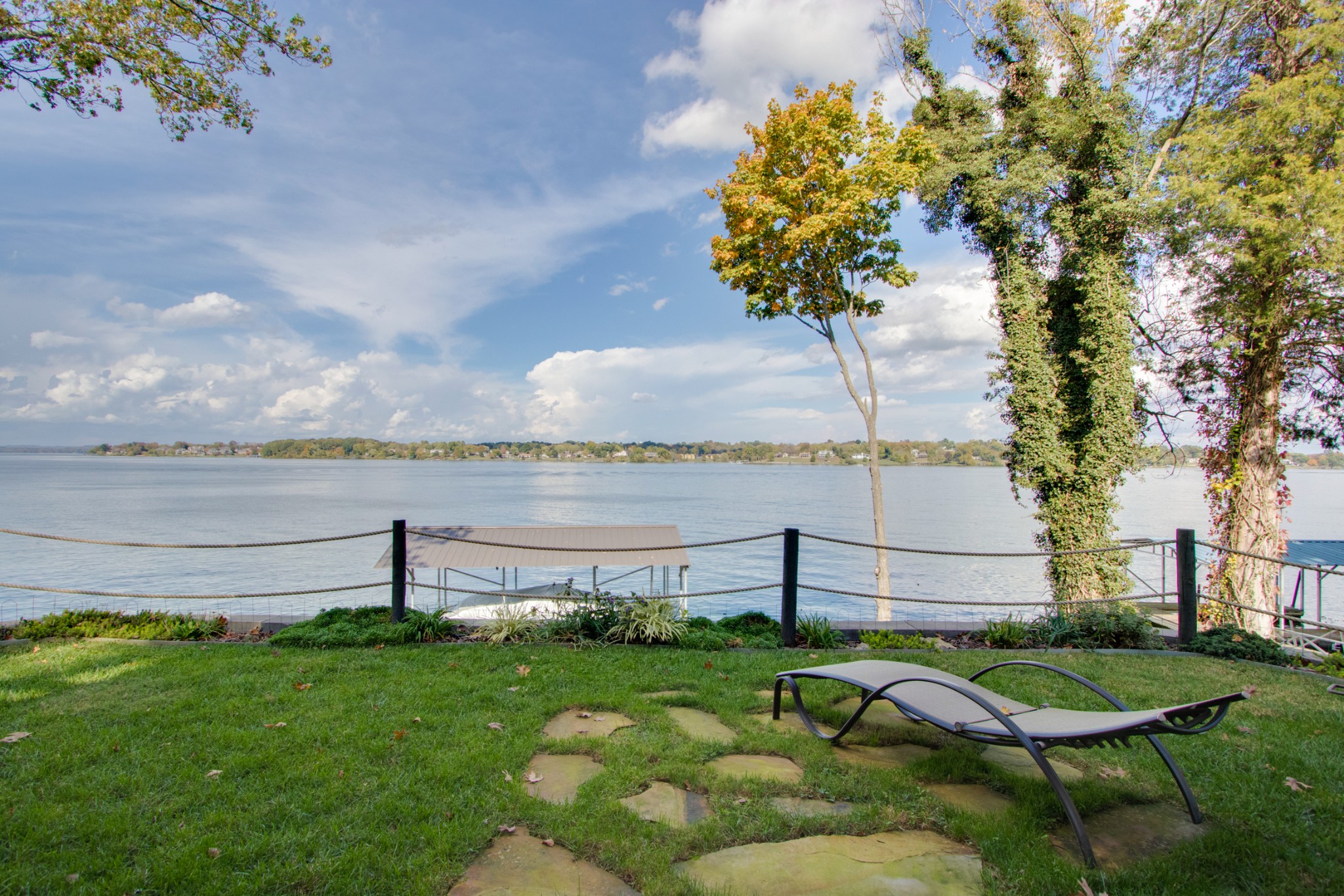 3051 Lakeshore Dr