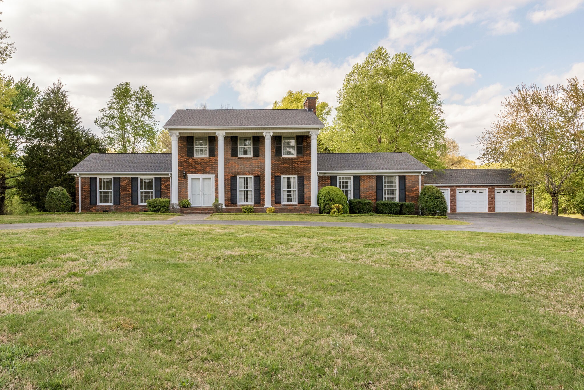 500 Old Pond Ln