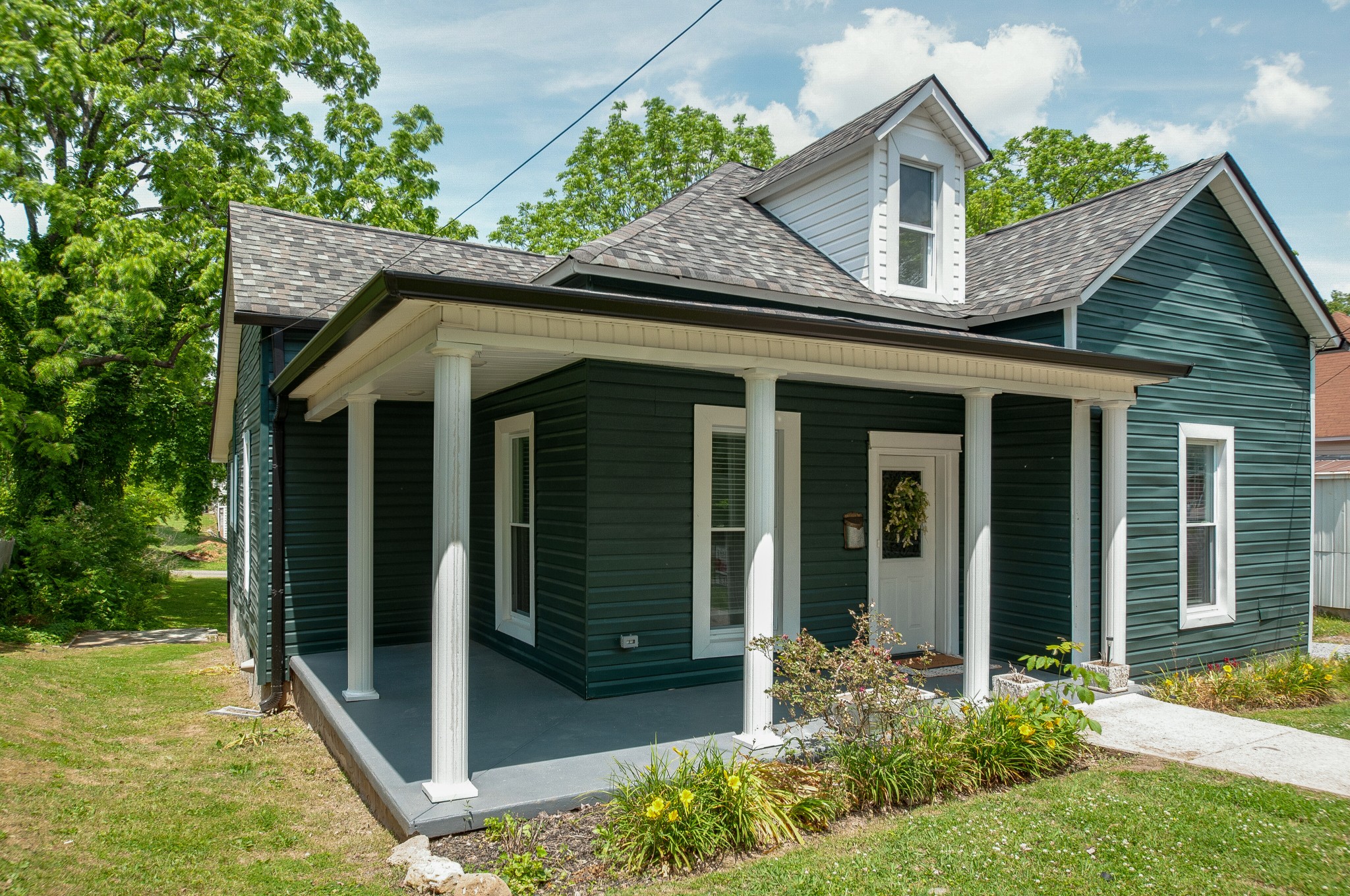306 Center Ave