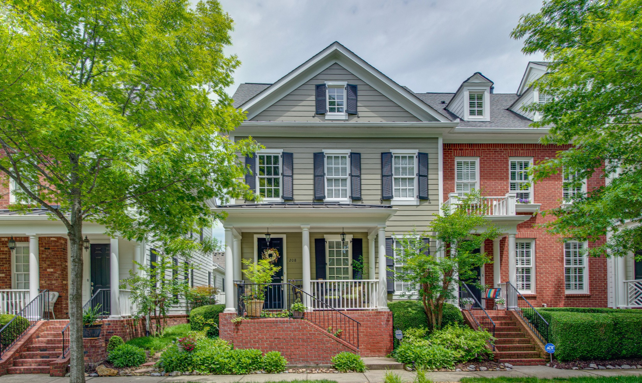 208 Pearl St