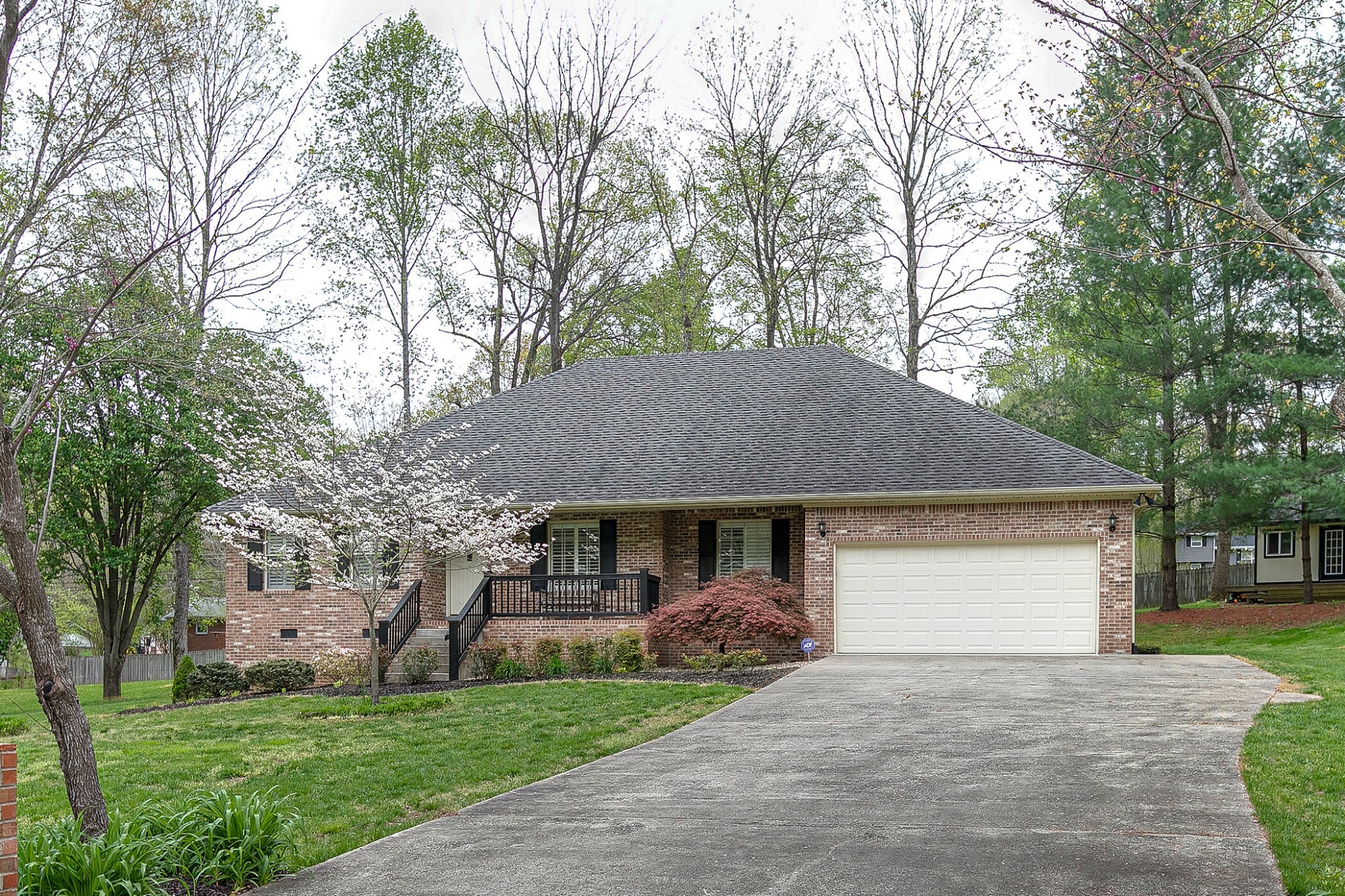 110 Woodside Dr