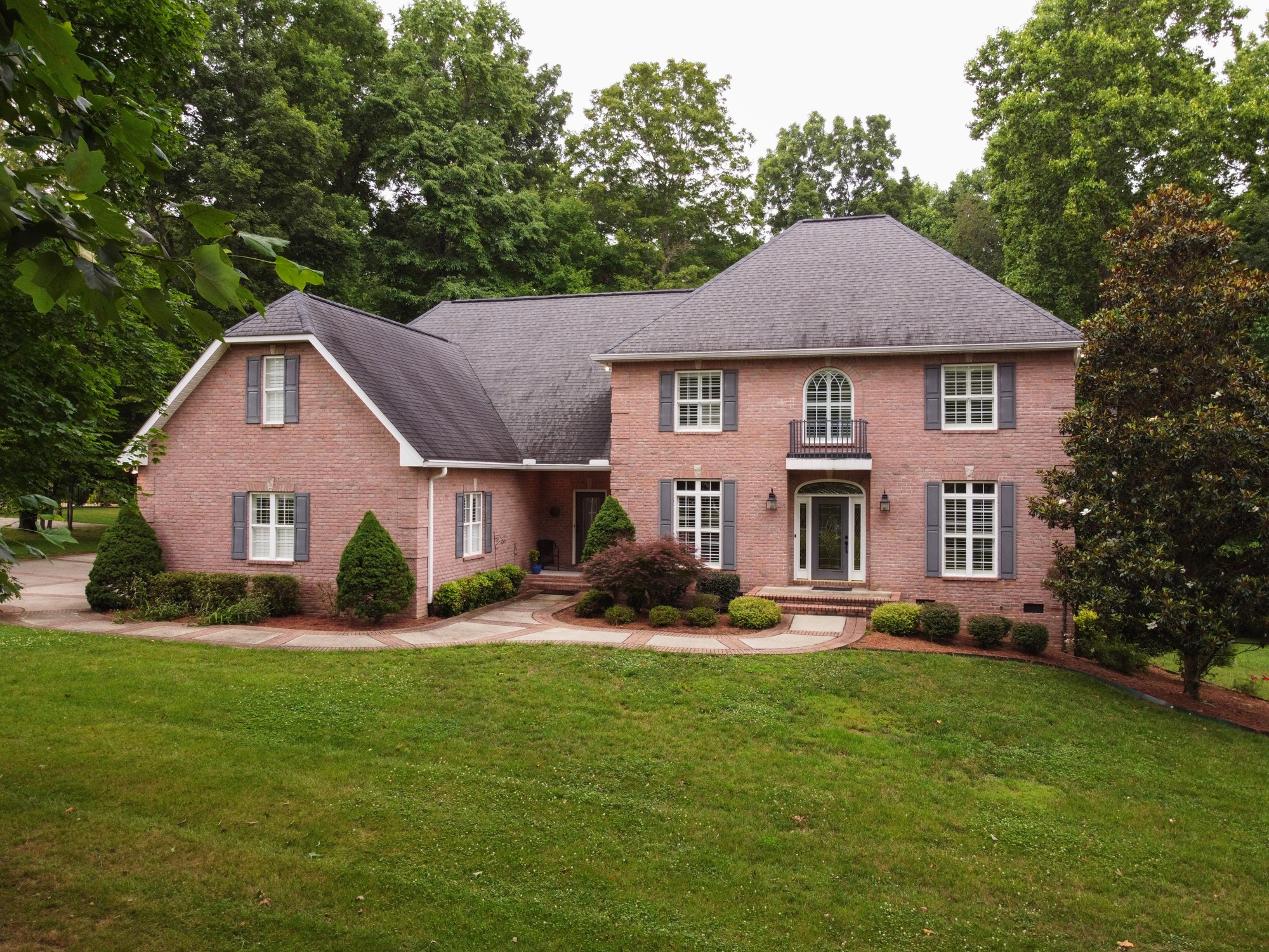 1046 Ridglea Dr