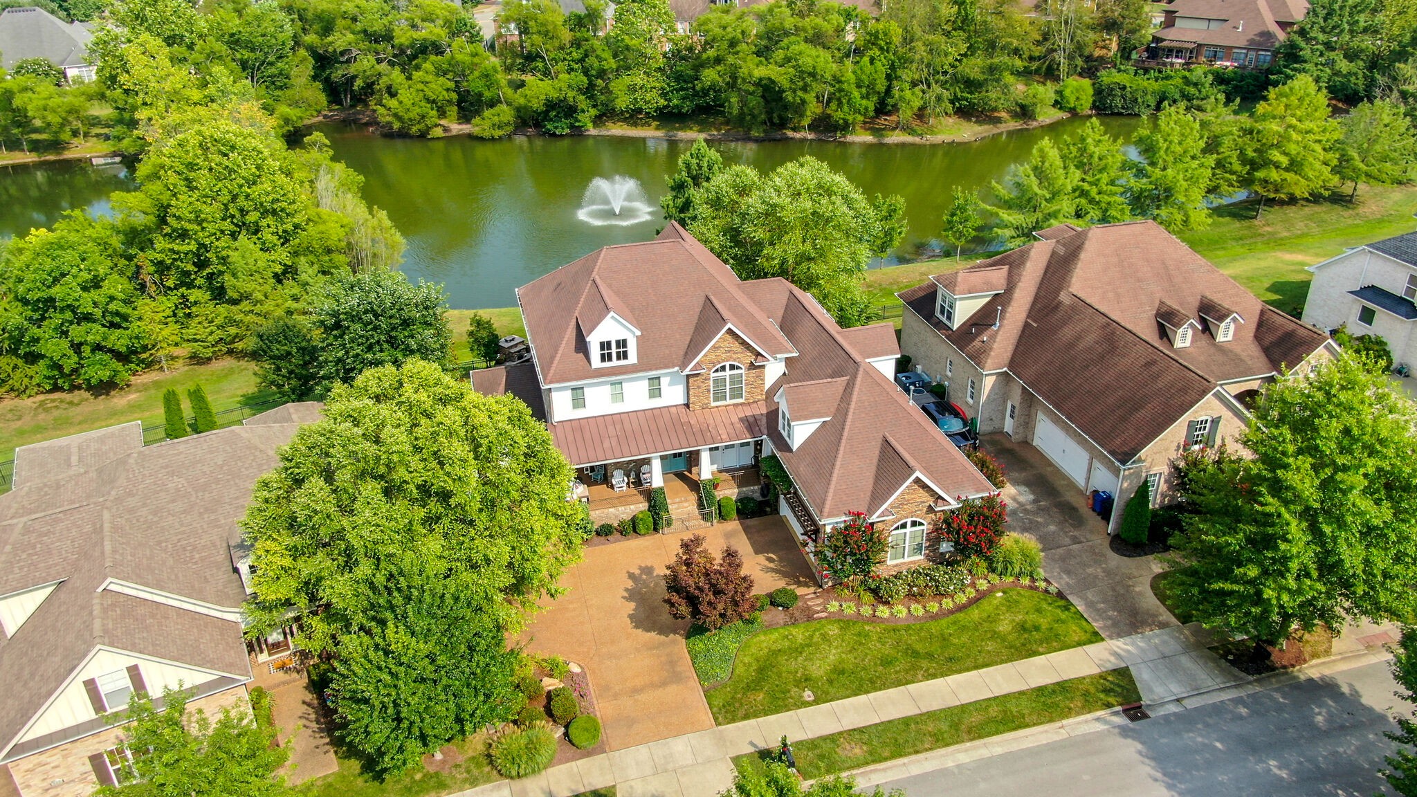713 Springlake Dr