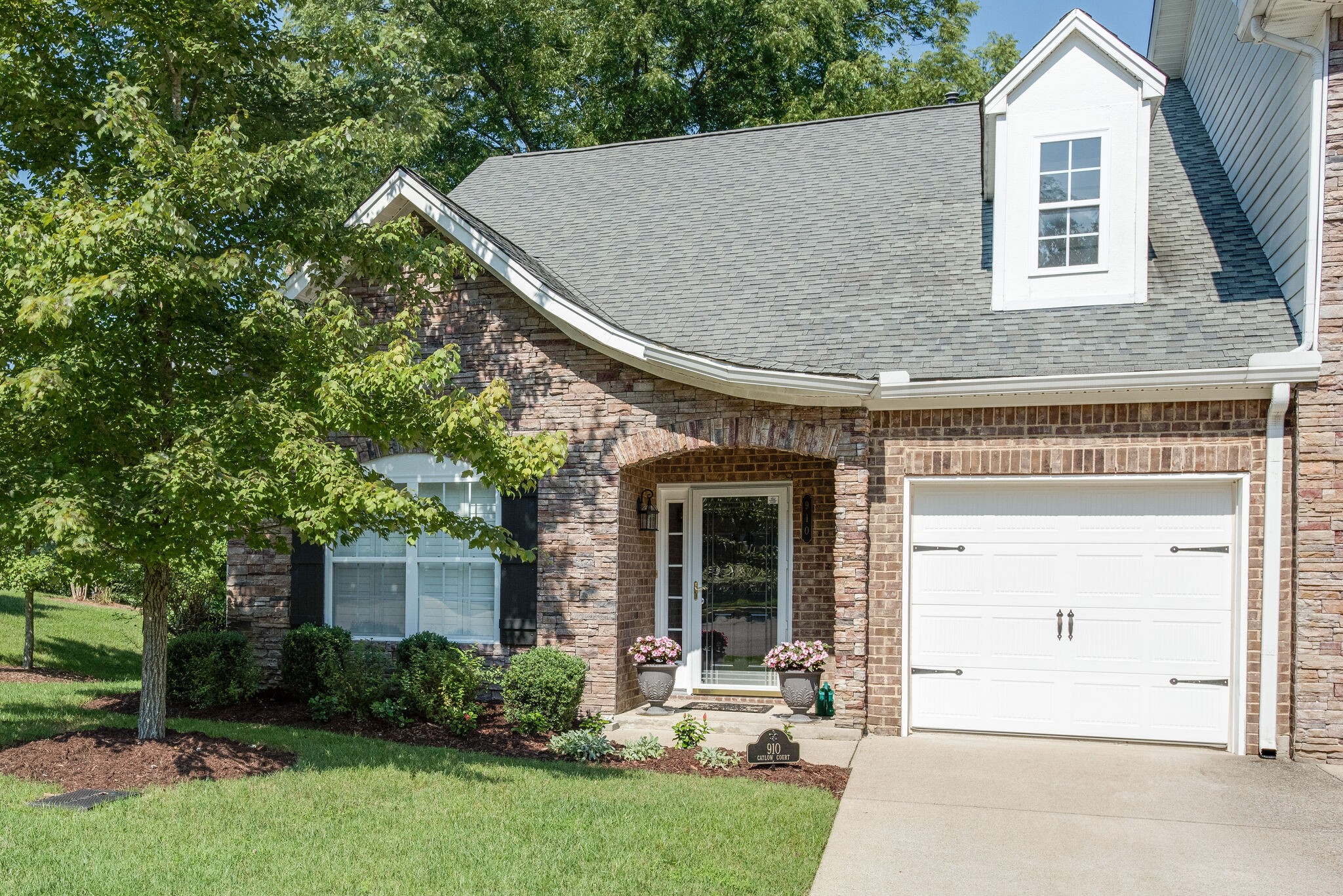 910 Catlow Ct