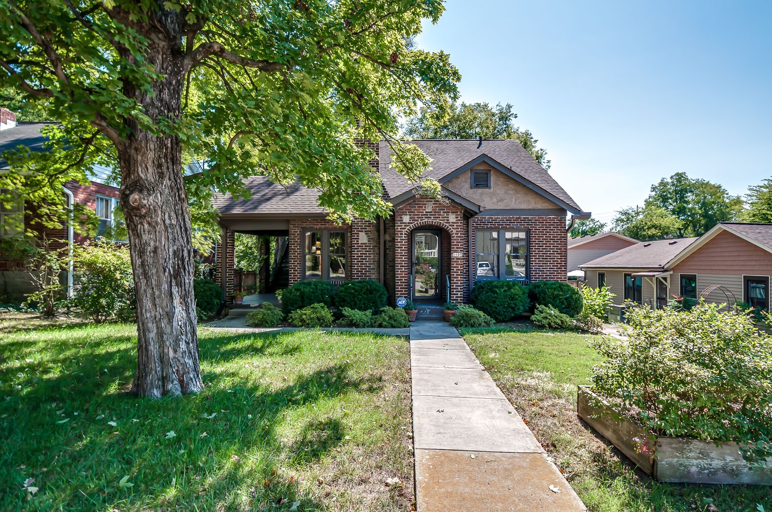 1105 Paris Ave