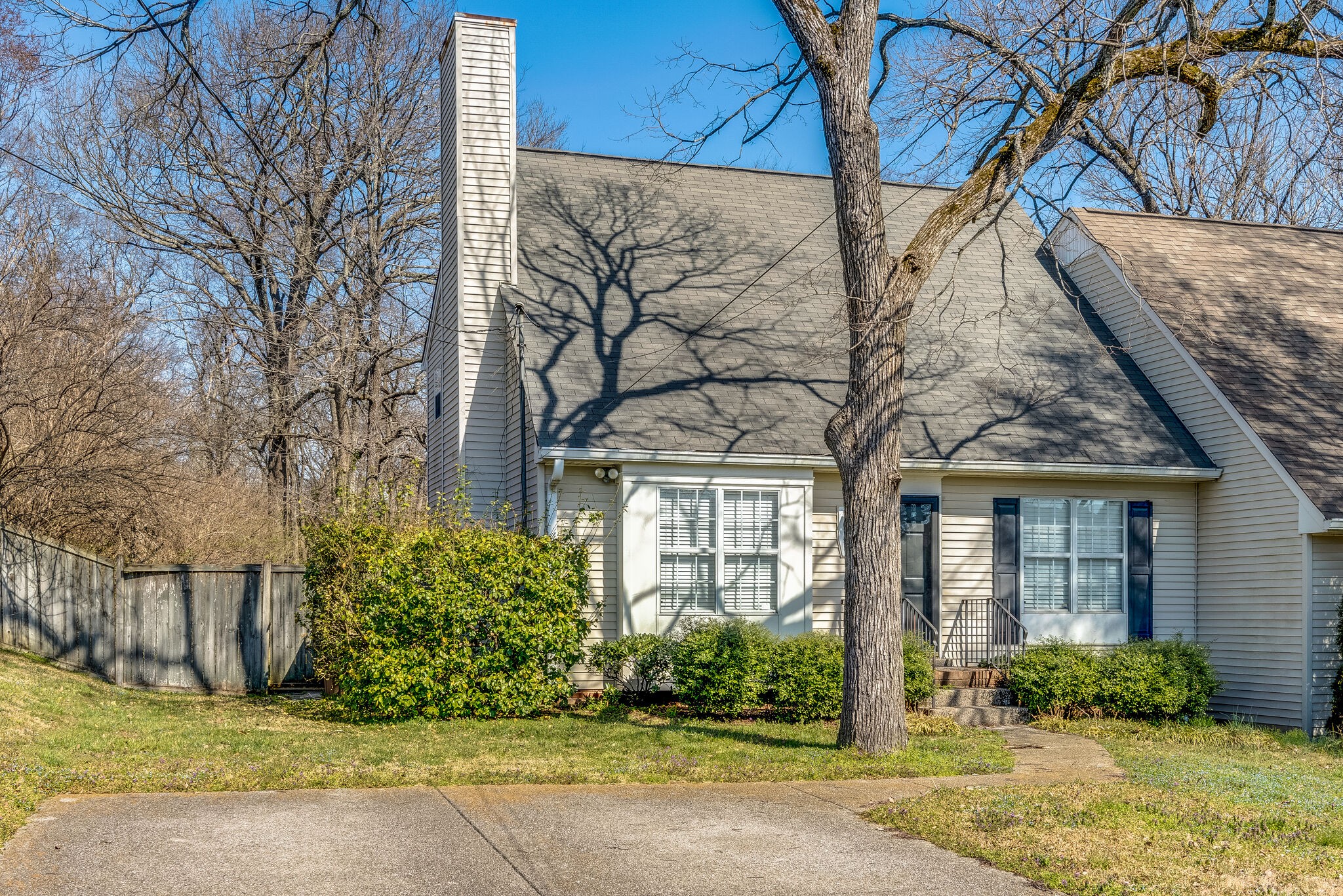1732 Hillmont Dr