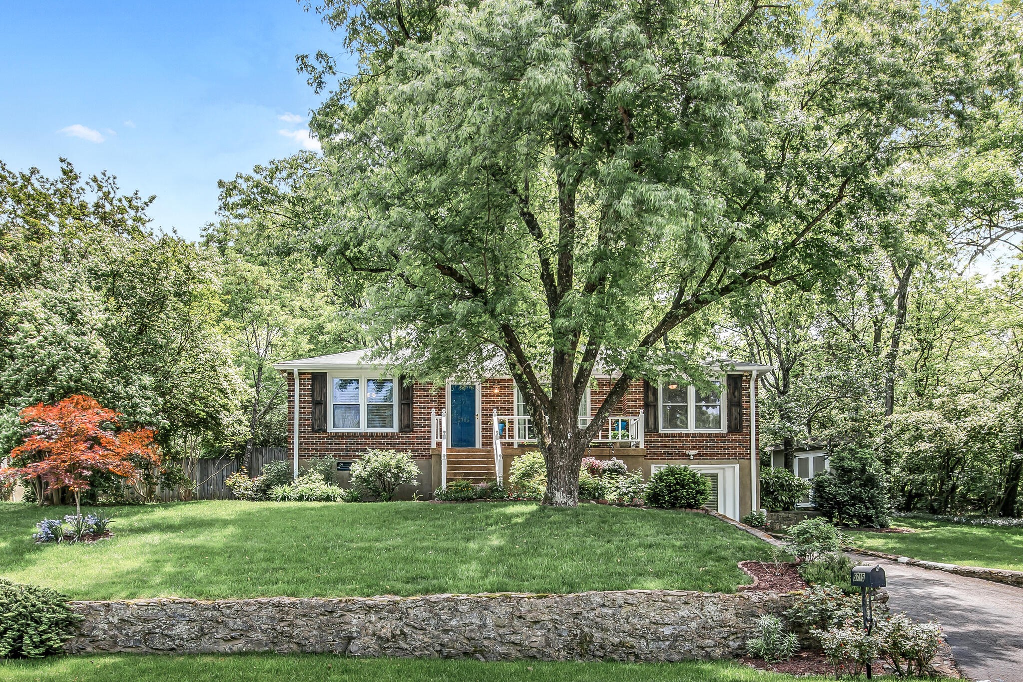 5715 Vine Ridge Dr