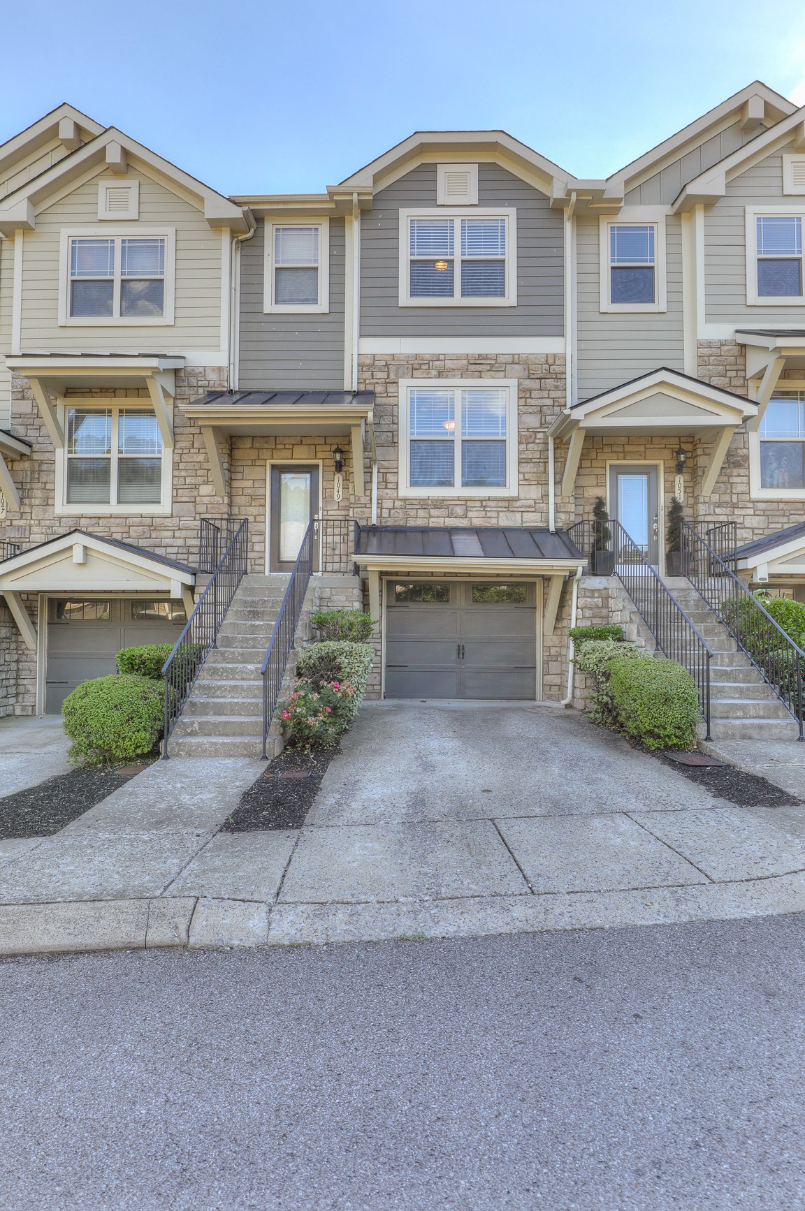 1049 Woodbury Falls Dr