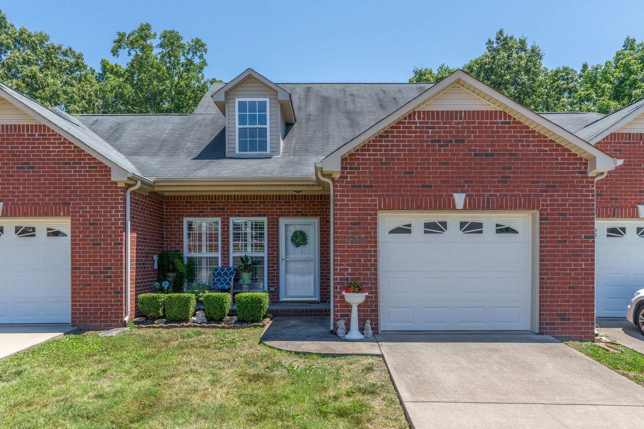 220 Johnstone Dr