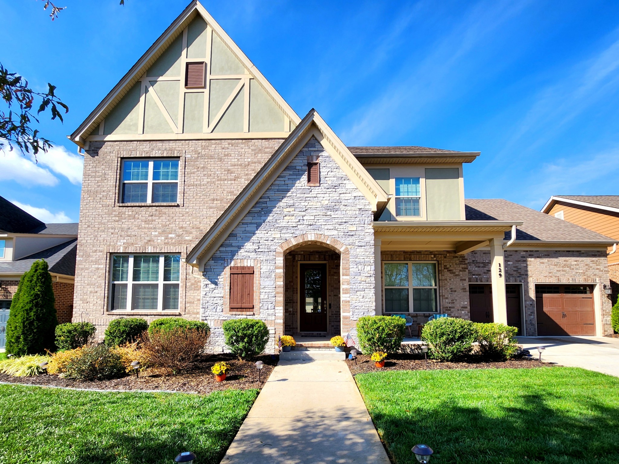 129 ASHINGTON CIRCLE