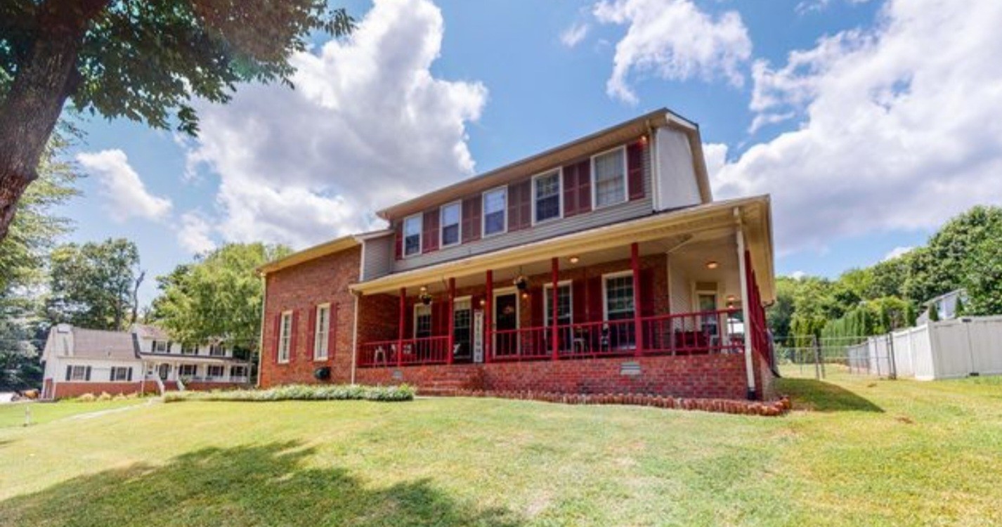 1002 Ash Cir