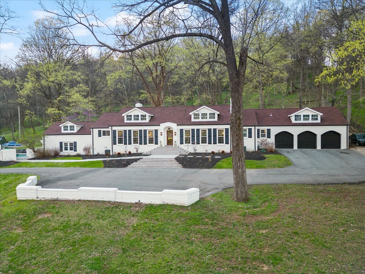 251 Vaughns Gap Rd