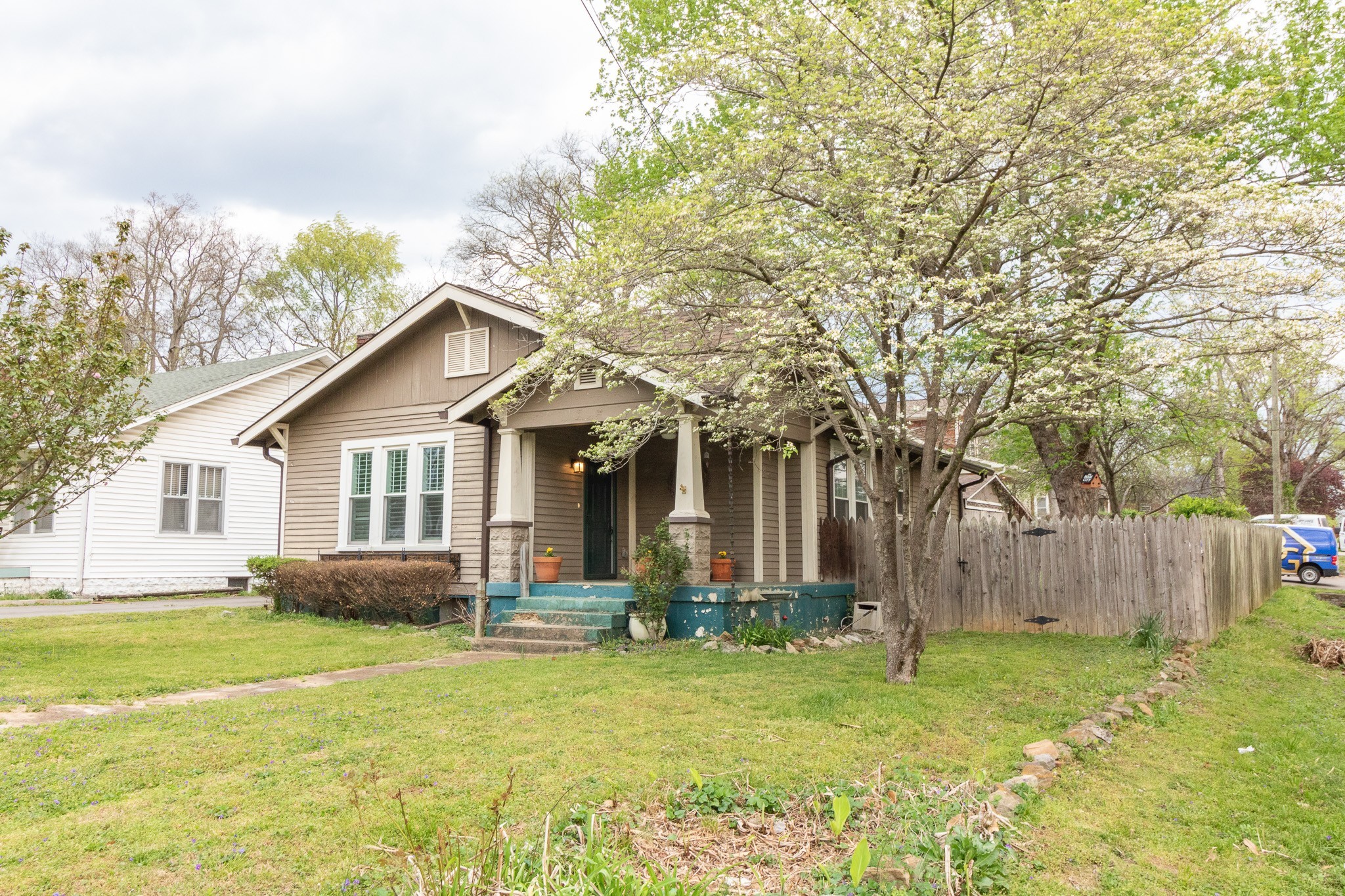 1127 Stratford Ave