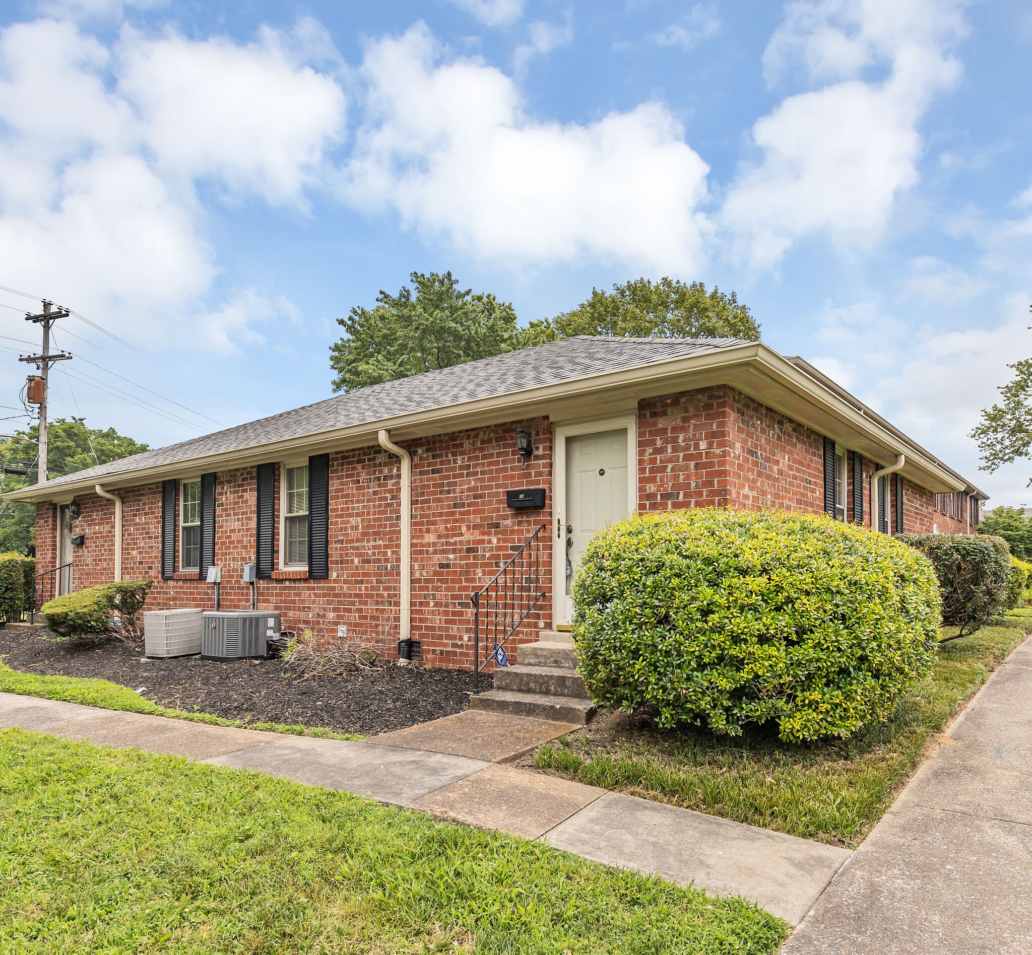 523 Harding Pl