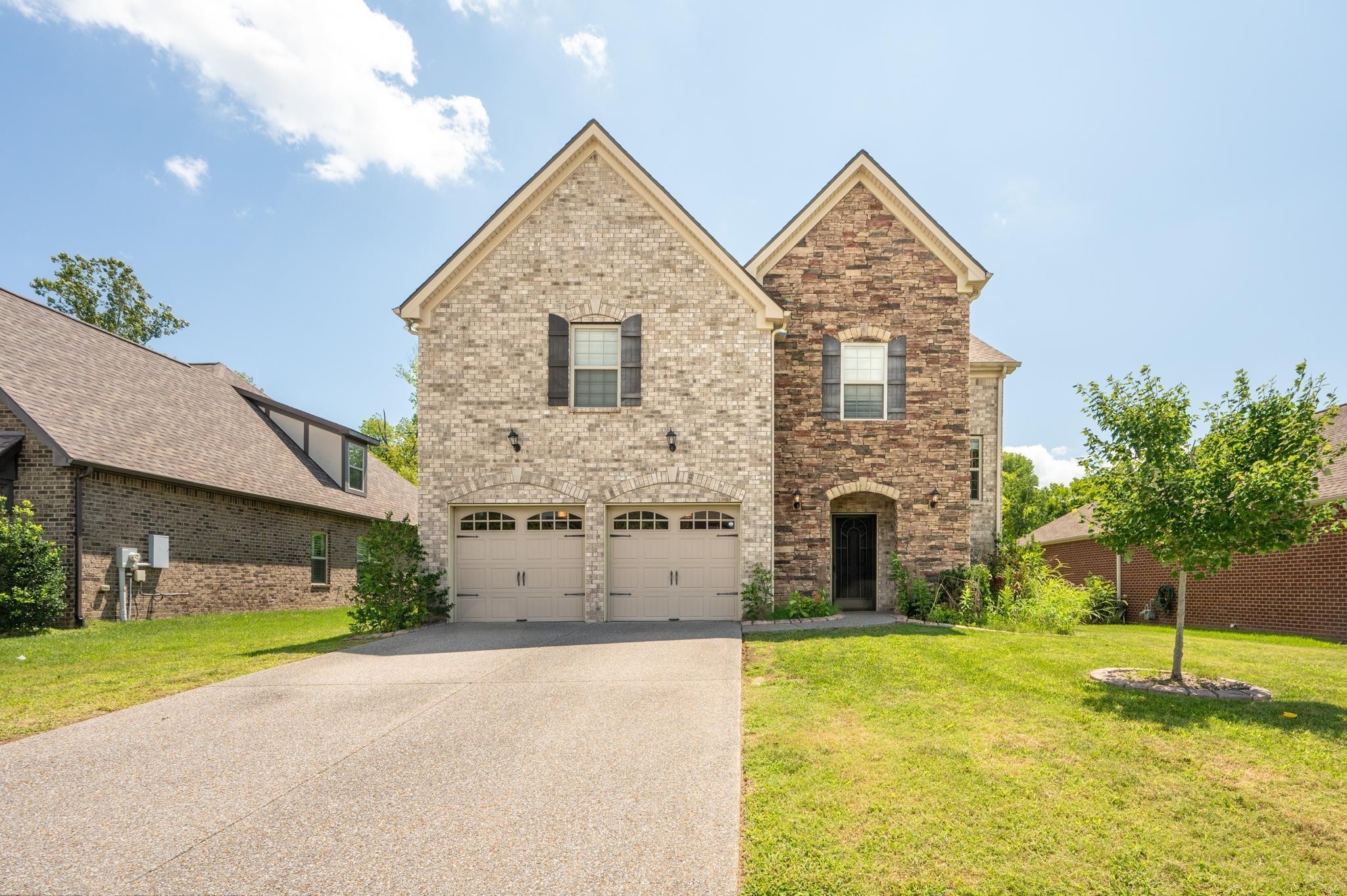 214 Meandering Dr
