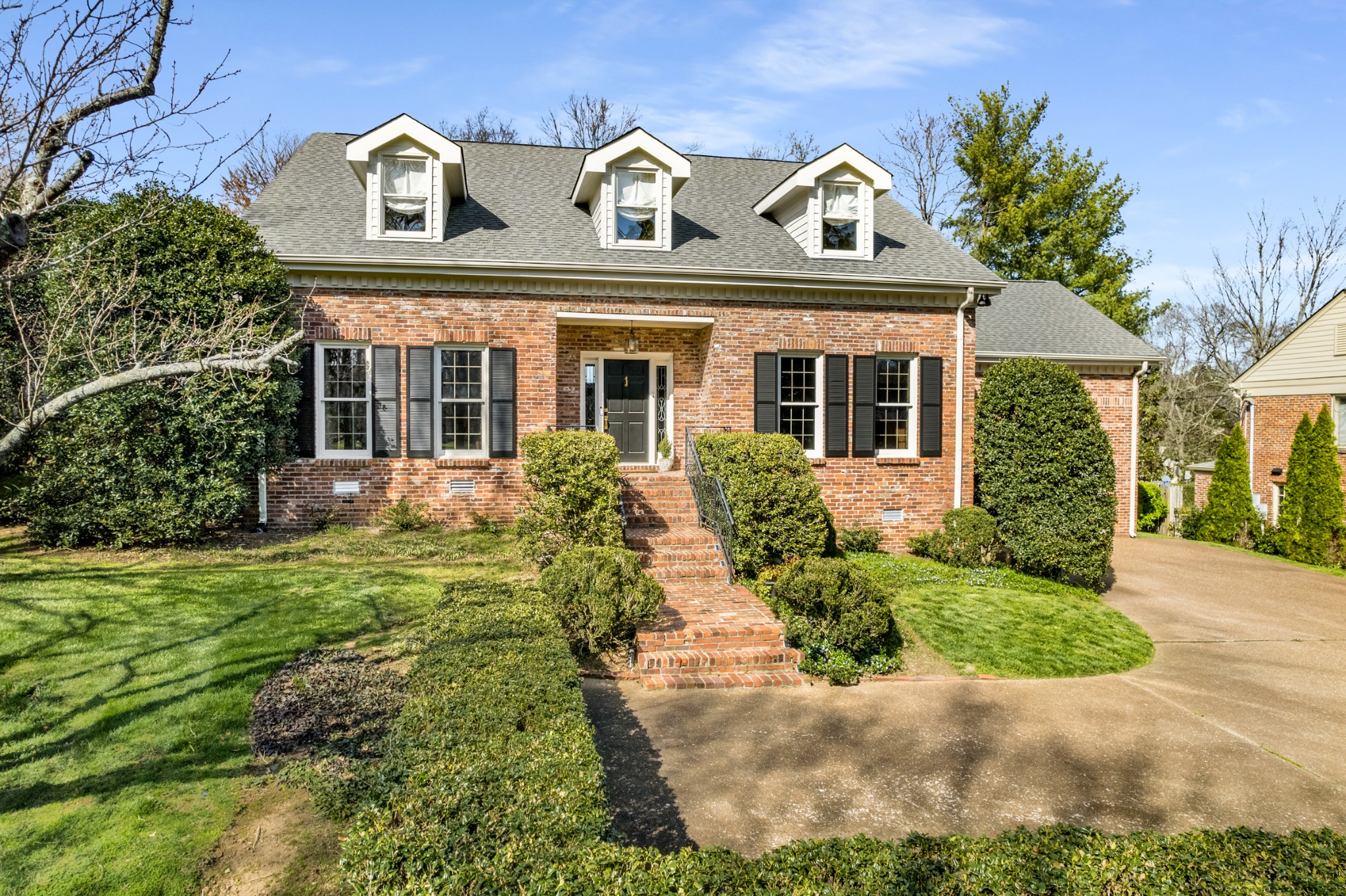 2202 Golf Club Ln