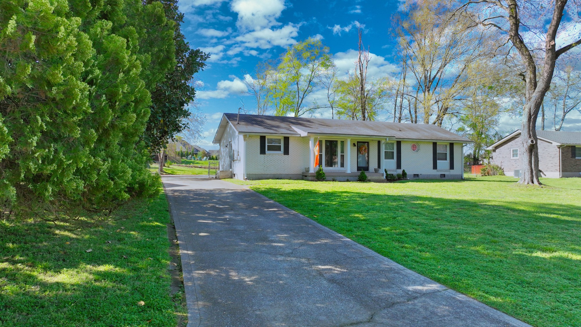 105 Circle Dr