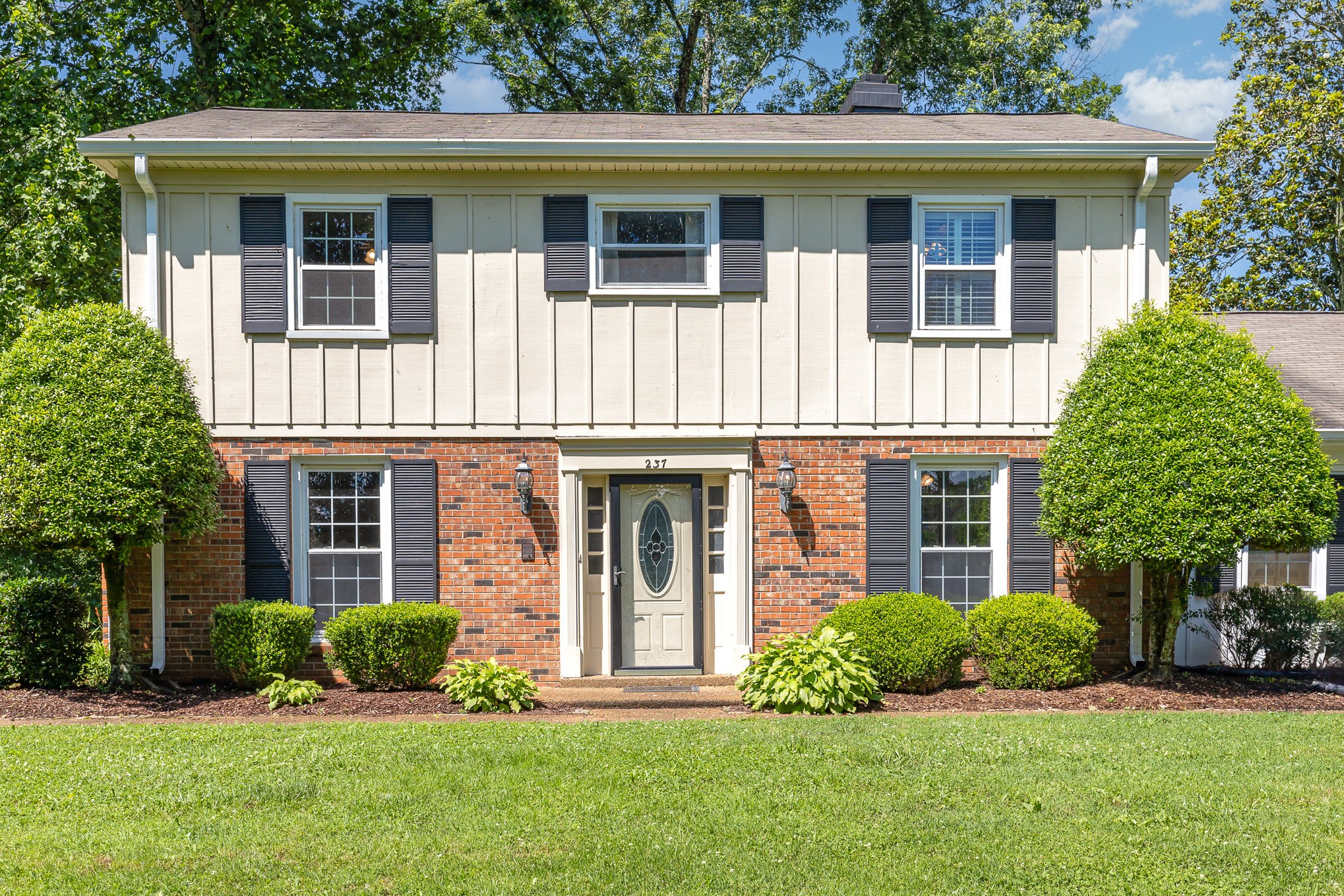 237 Boxwood Dr
