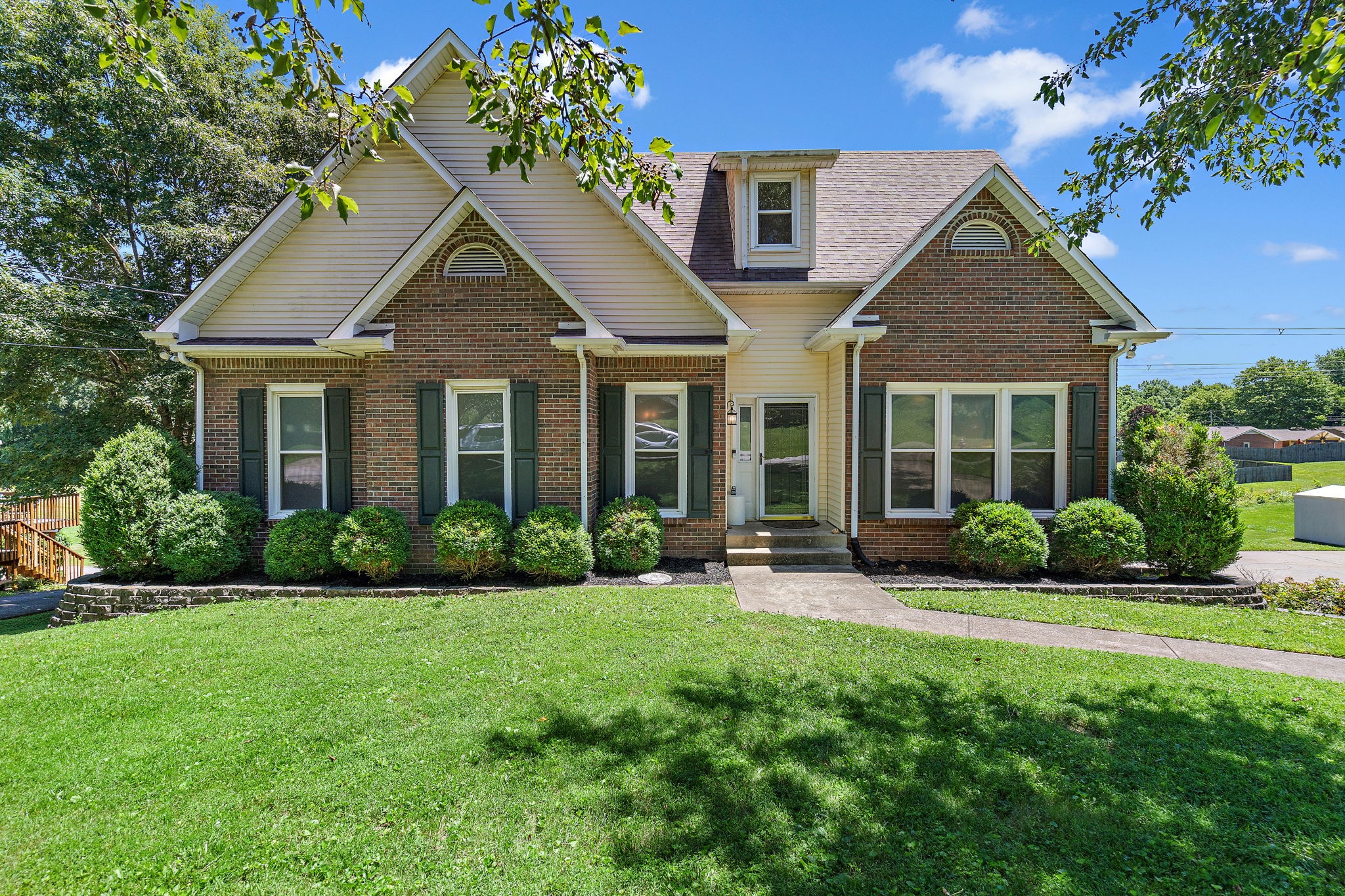 718 Ashwood Dr
