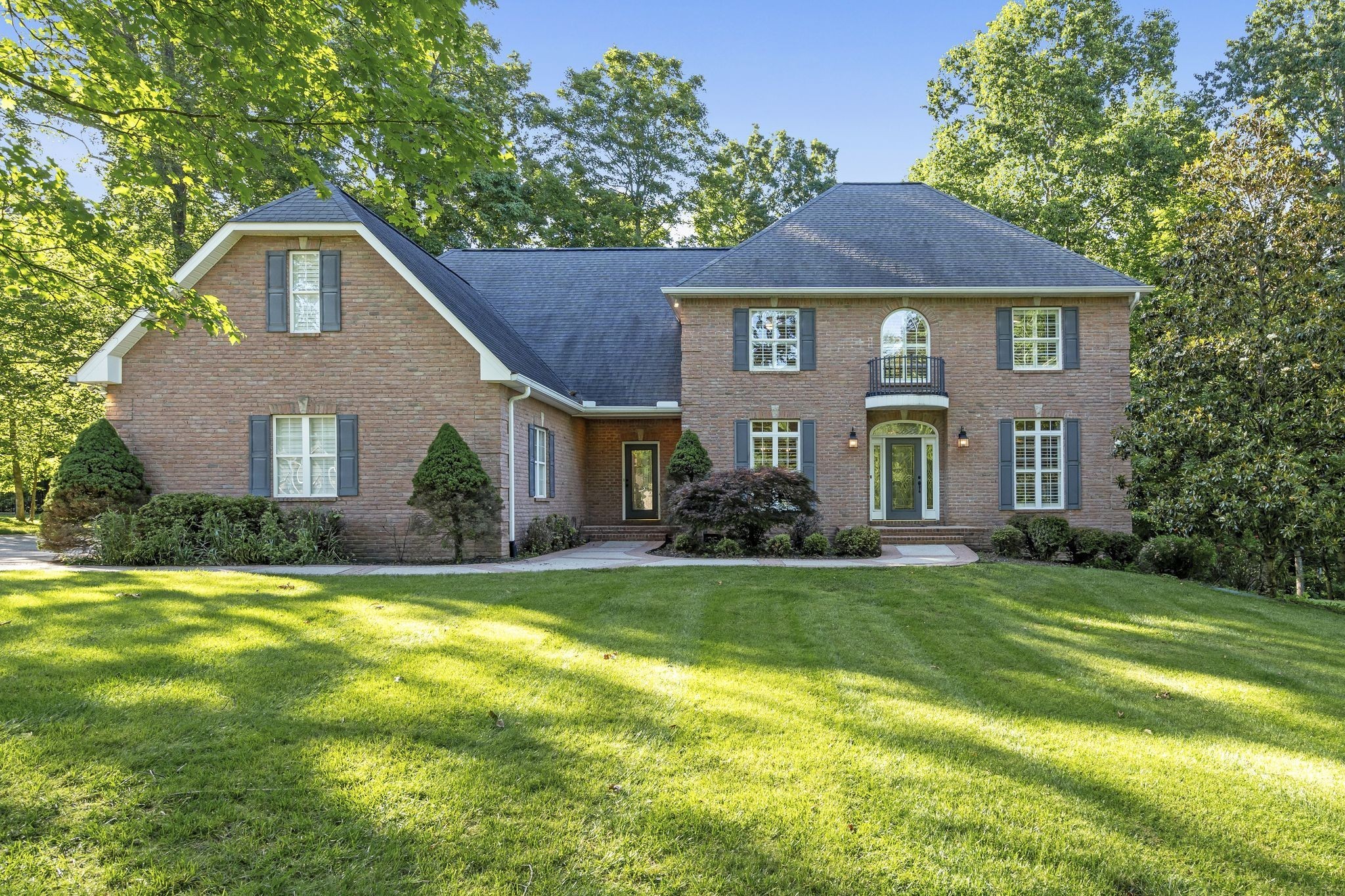1046 Ridglea Dr