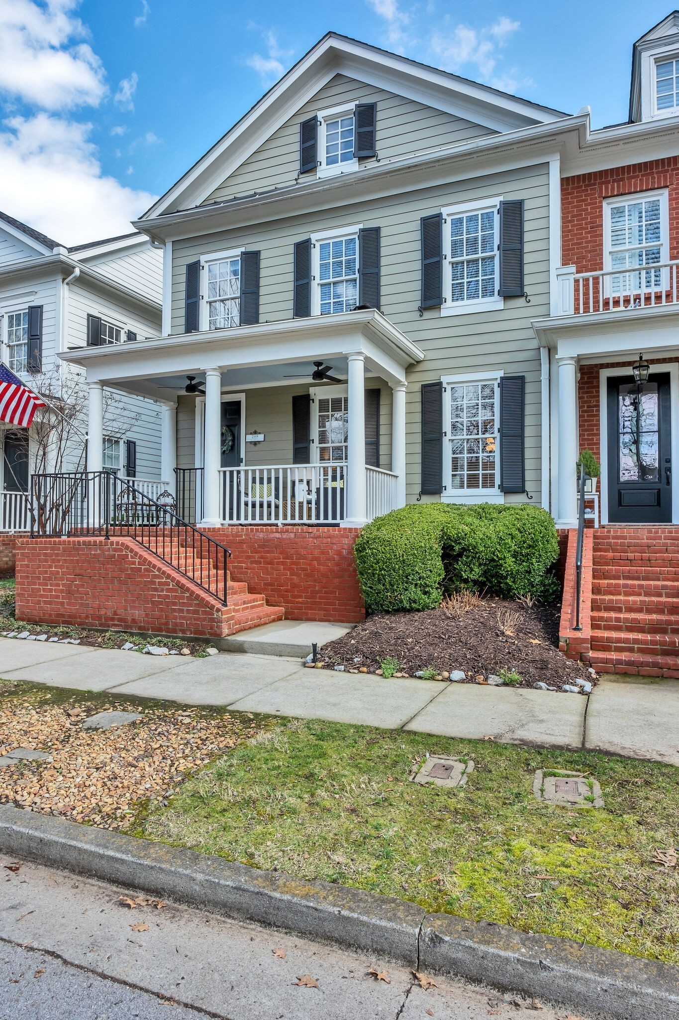 208 Pearl St
