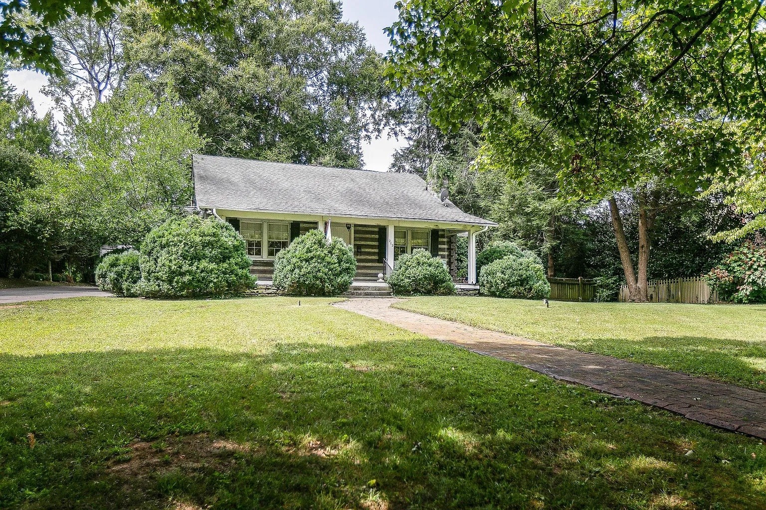 212 Lewisburg Ave