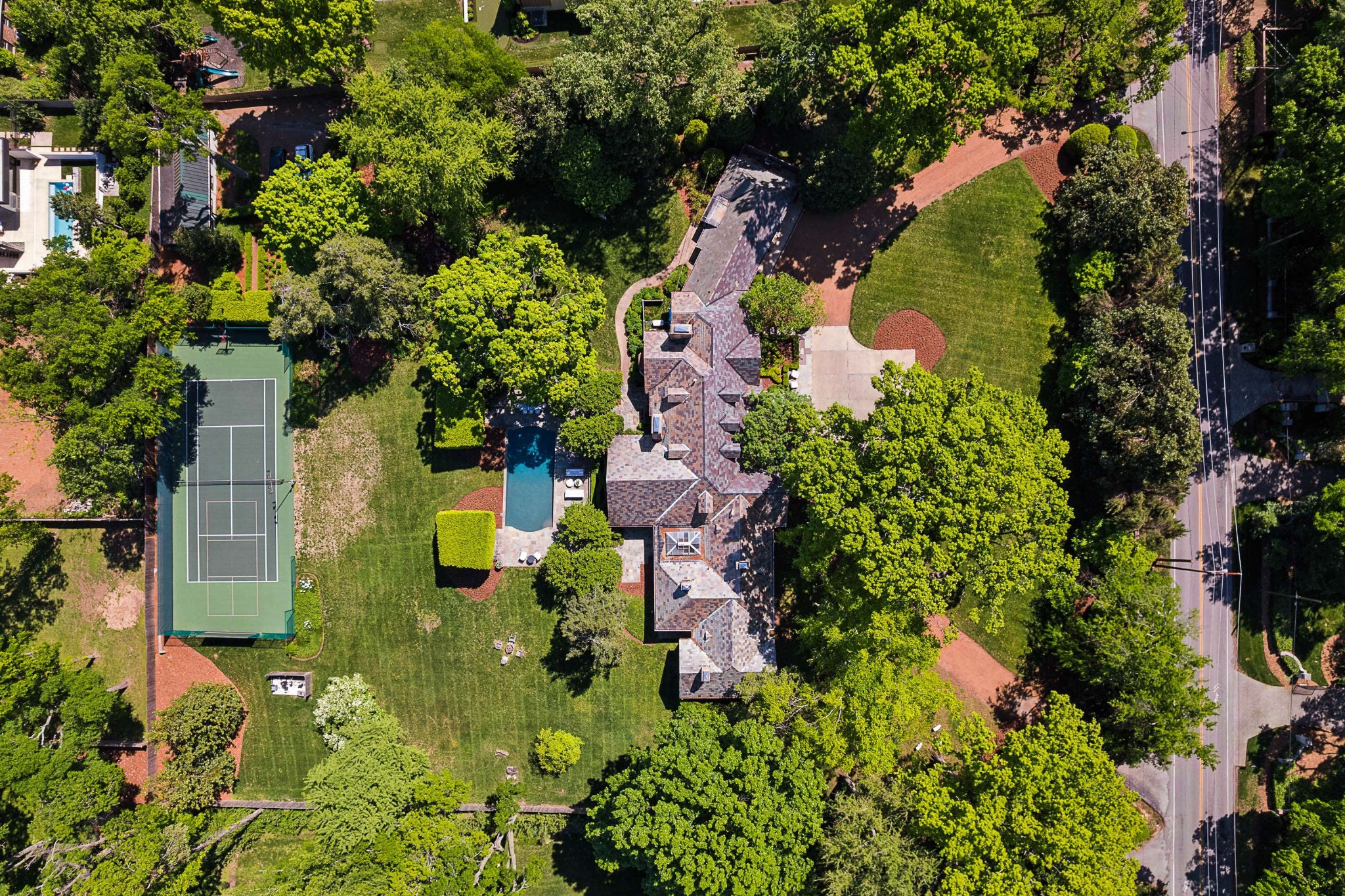 3800 Woodlawn Dr