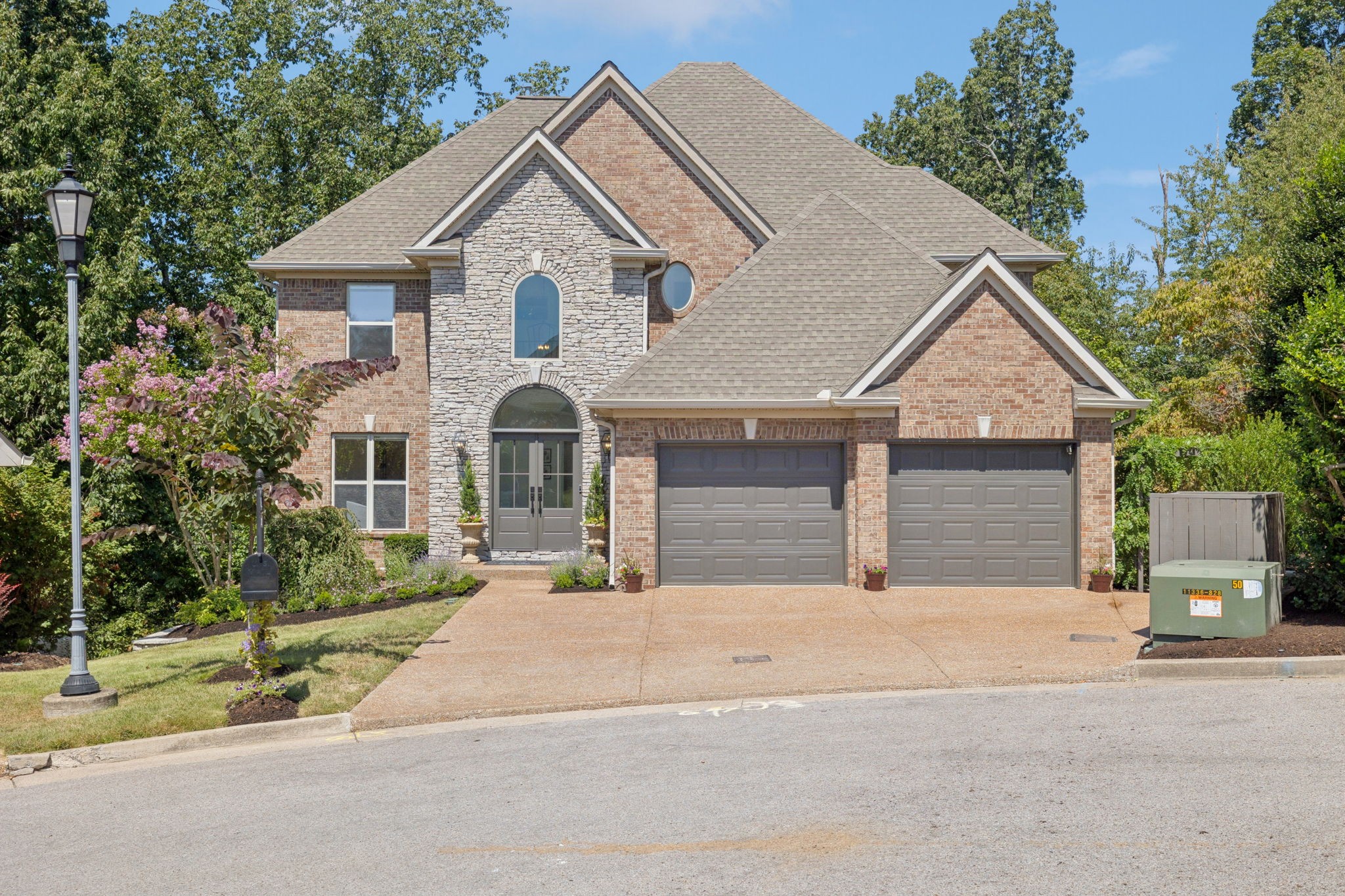 212 Summit Oaks Pl