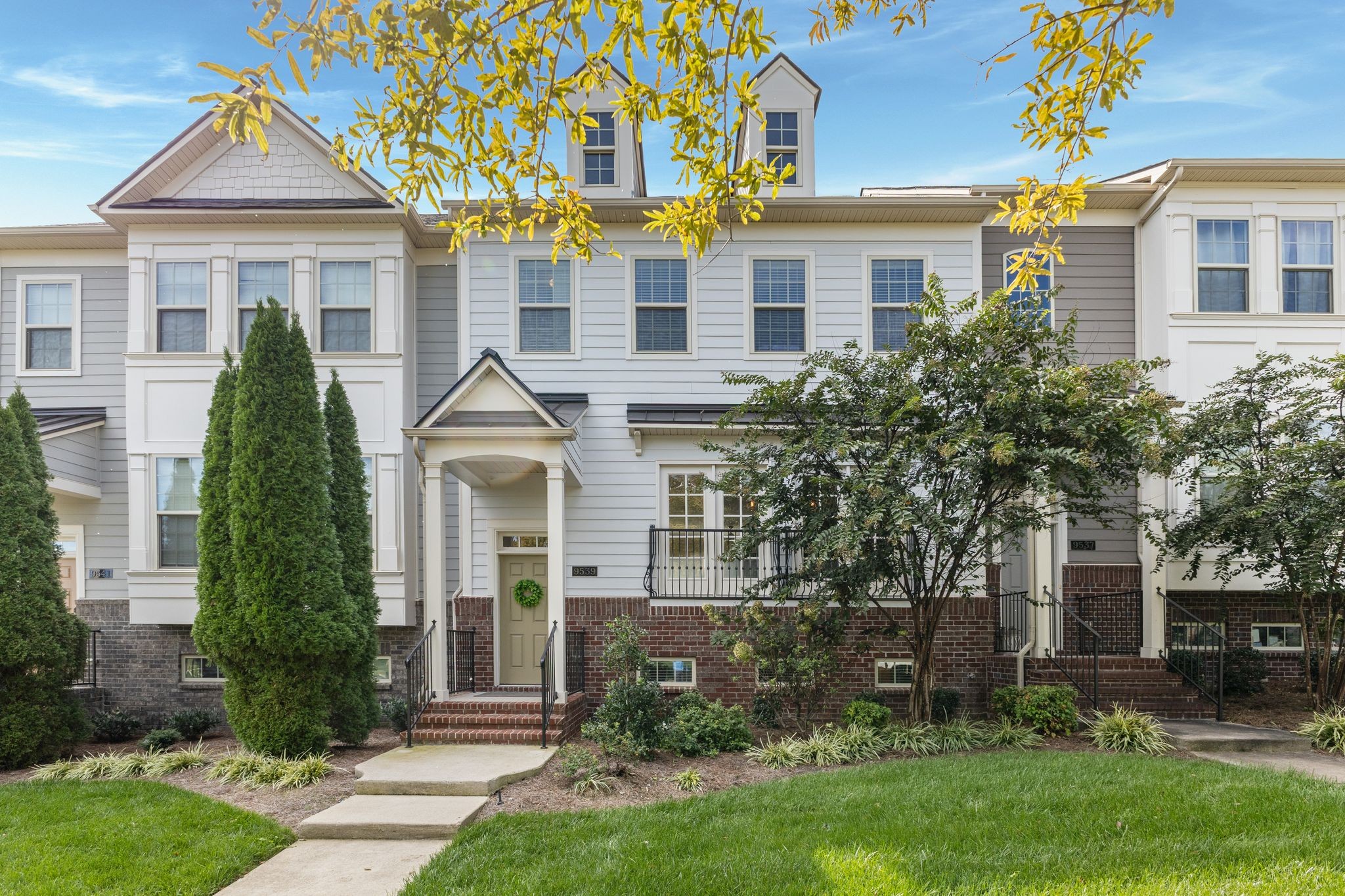 9539 Dresden Sq