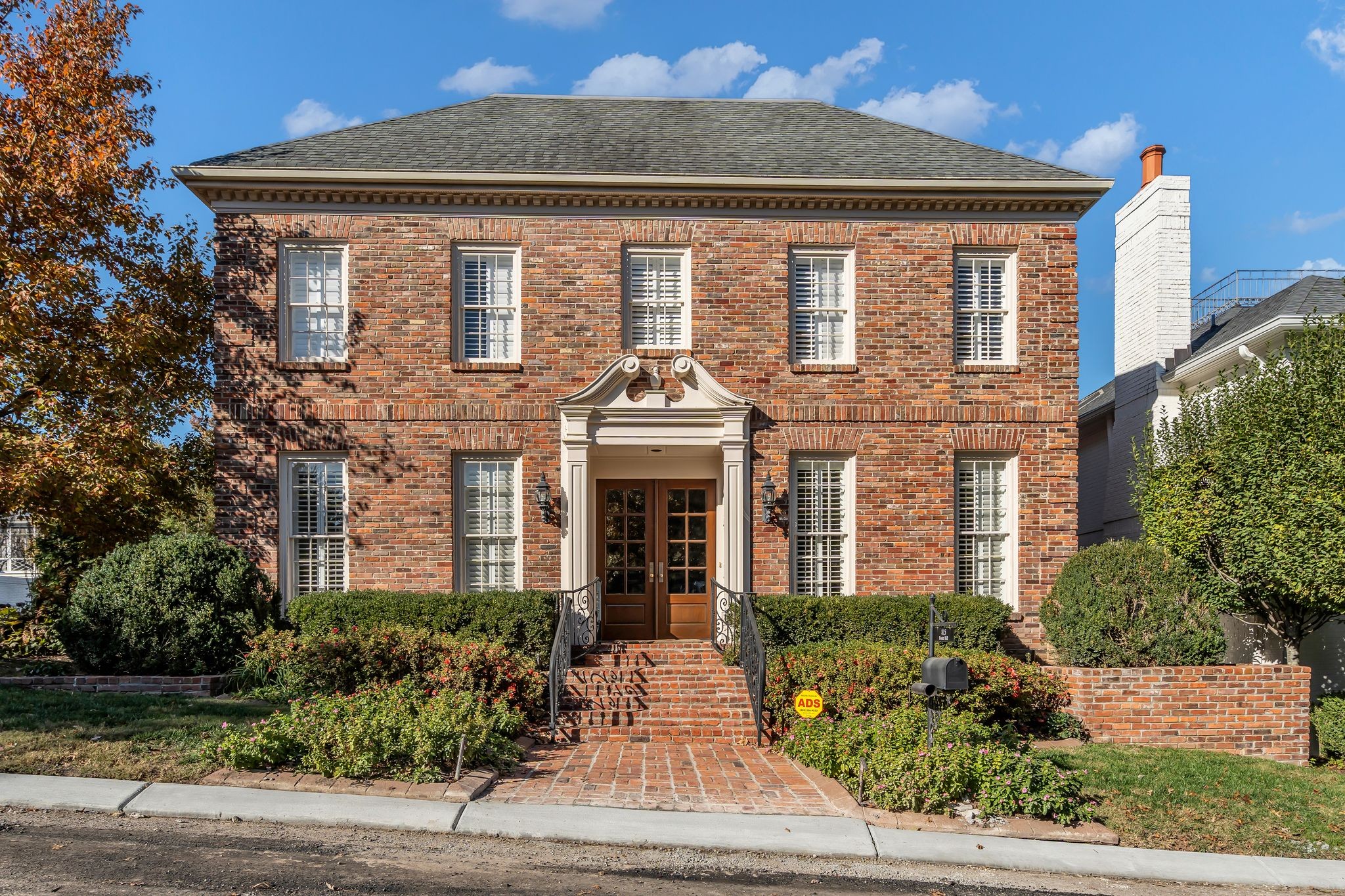815 Foster Hill