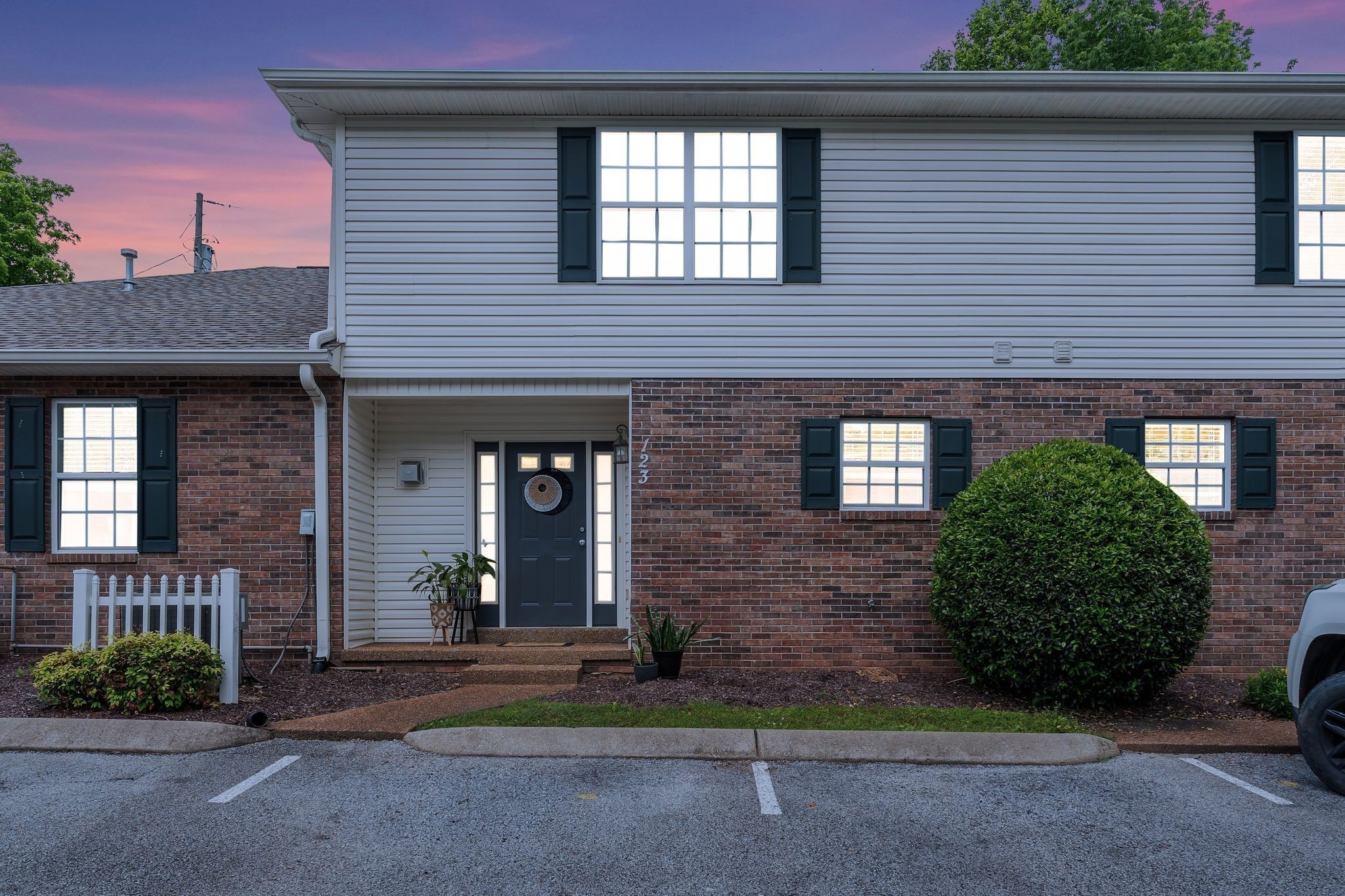123 Eastdale Ln
