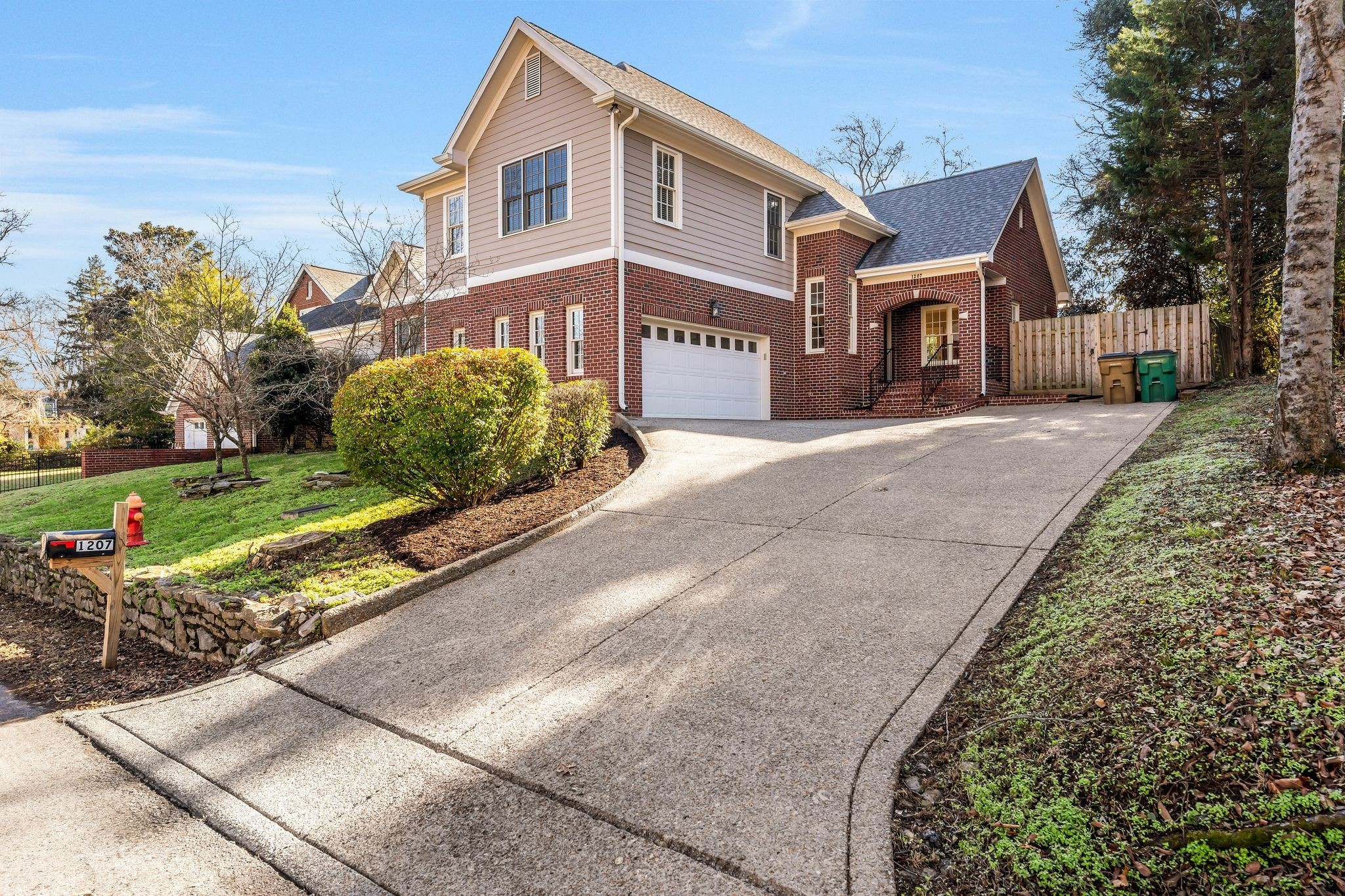 1207 Grandview Dr