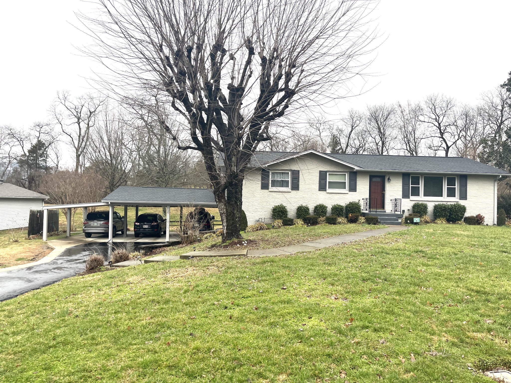 9008 Forest Lawn Dr